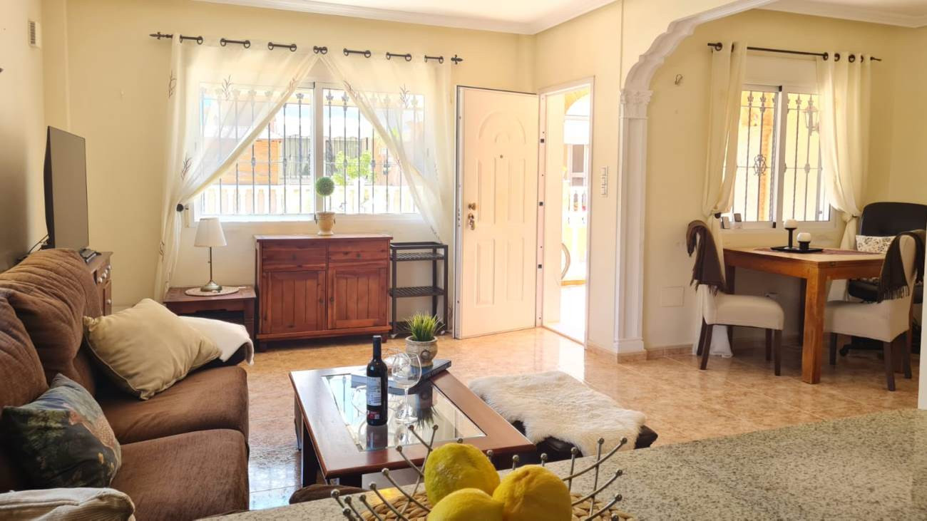 For sale - 3 Bedroom 2 Bathroom Villa in Villamartin - Costa Blanca  - Alicante
