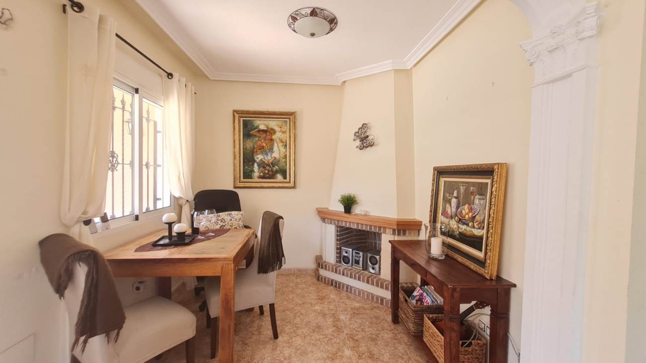 For sale - 3 Bedroom 2 Bathroom Villa in Villamartin - Costa Blanca  - Alicante