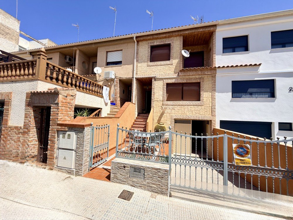 For sale - 4 Bedroom 2 Bathroom Town House in Formentera del Segura - Costa Blanca  - Alicante