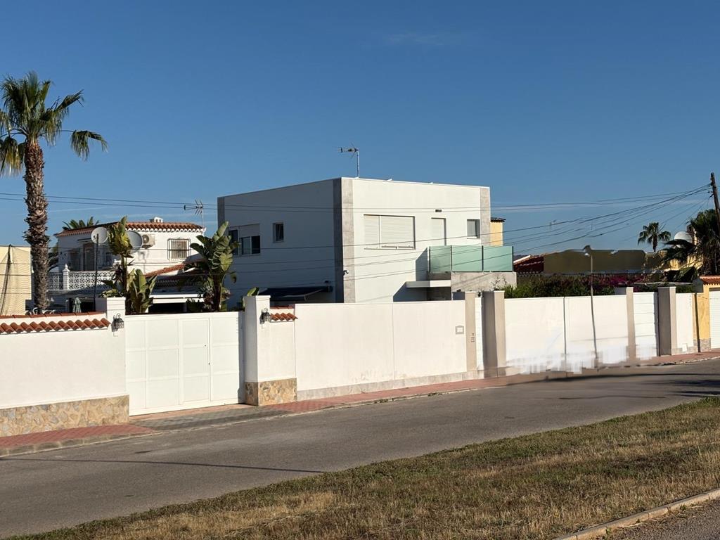 For sale - 2 Bedroom 1 Bathroom Villa in Torrevieja - Torreta Florida  - Alicante