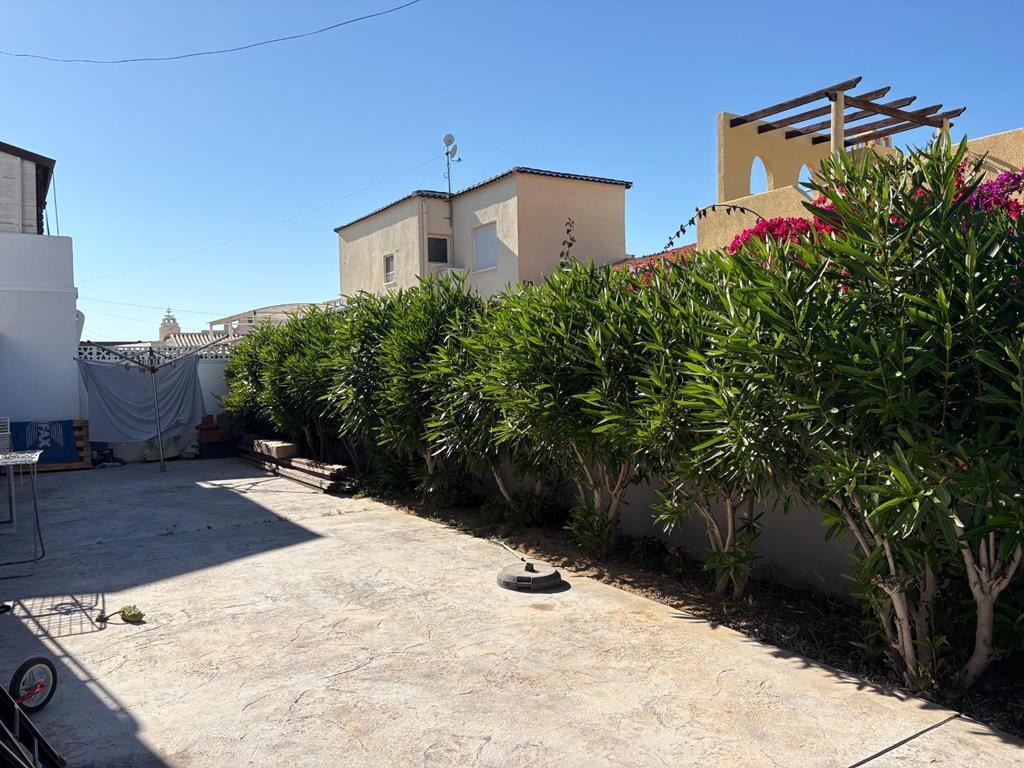 For sale - 2 Bedroom 1 Bathroom Villa in Torrevieja - Torreta Florida  - Alicante
