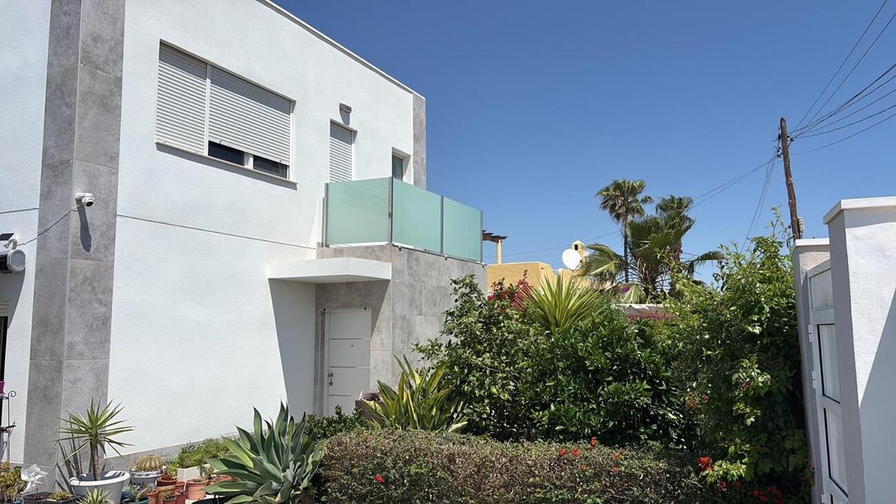 For sale - 2 Bedroom 1 Bathroom Villa in Torrevieja - Torreta Florida  - Alicante