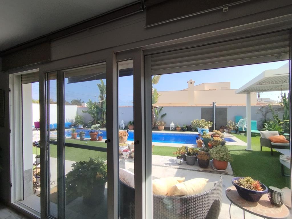For sale - 2 Bedroom 1 Bathroom Villa in Torrevieja - Torreta Florida  - Alicante