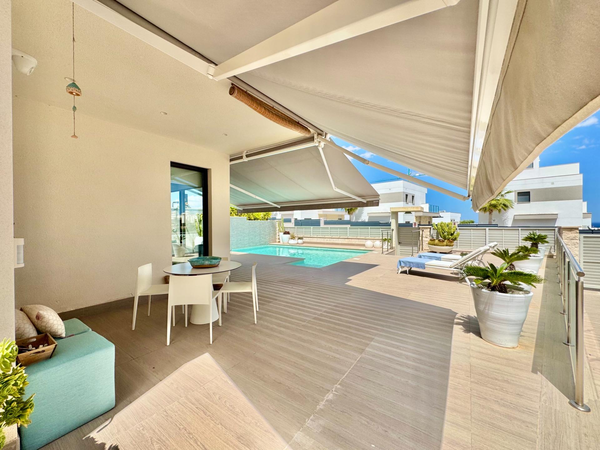 For sale - 4 Bedroom 3 Bathroom Villa in San Miguel de Salinas - Bellavista  - Alicante