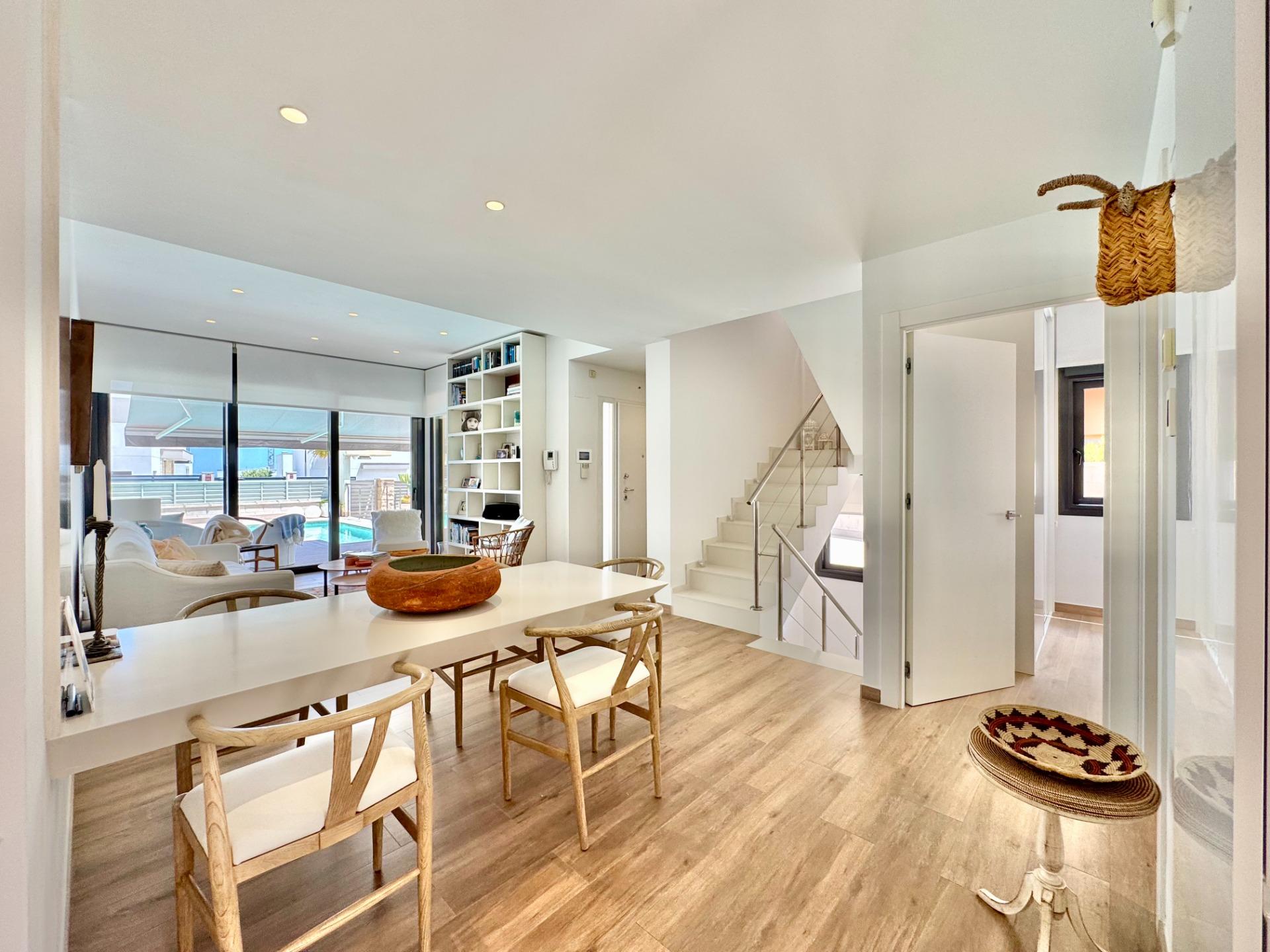 For sale - 4 Bedroom 3 Bathroom Villa in San Miguel de Salinas - Bellavista  - Alicante