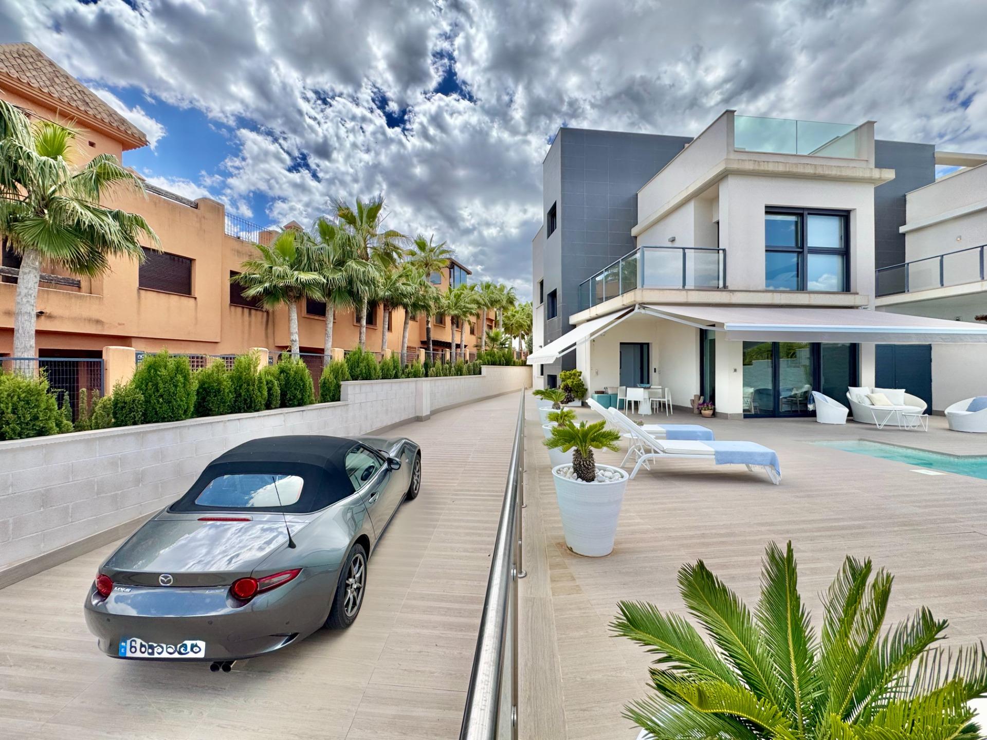 For sale - 4 Bedroom 3 Bathroom Villa in San Miguel de Salinas - Bellavista  - Alicante