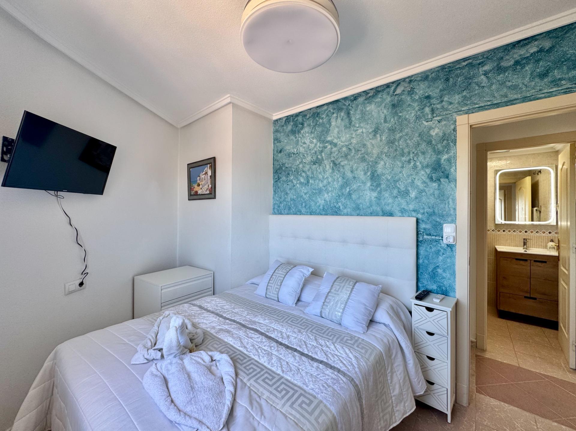 For sale - 2 Bedroom 1 Bathroom Apartment in La Mata - Gaspar Perrelló  - Alicante
