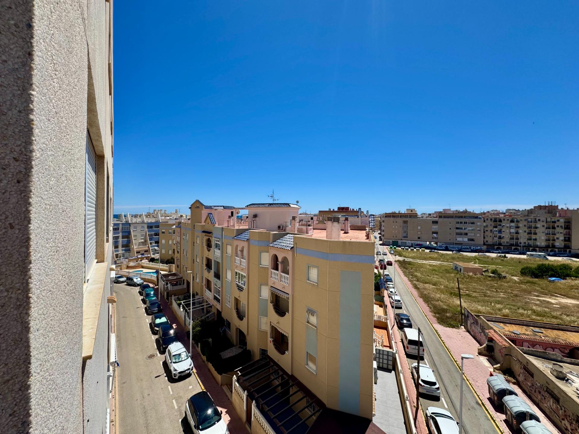 For sale - 2 Bedroom 1 Bathroom Apartment in La Mata - Gaspar Perrelló  - Alicante