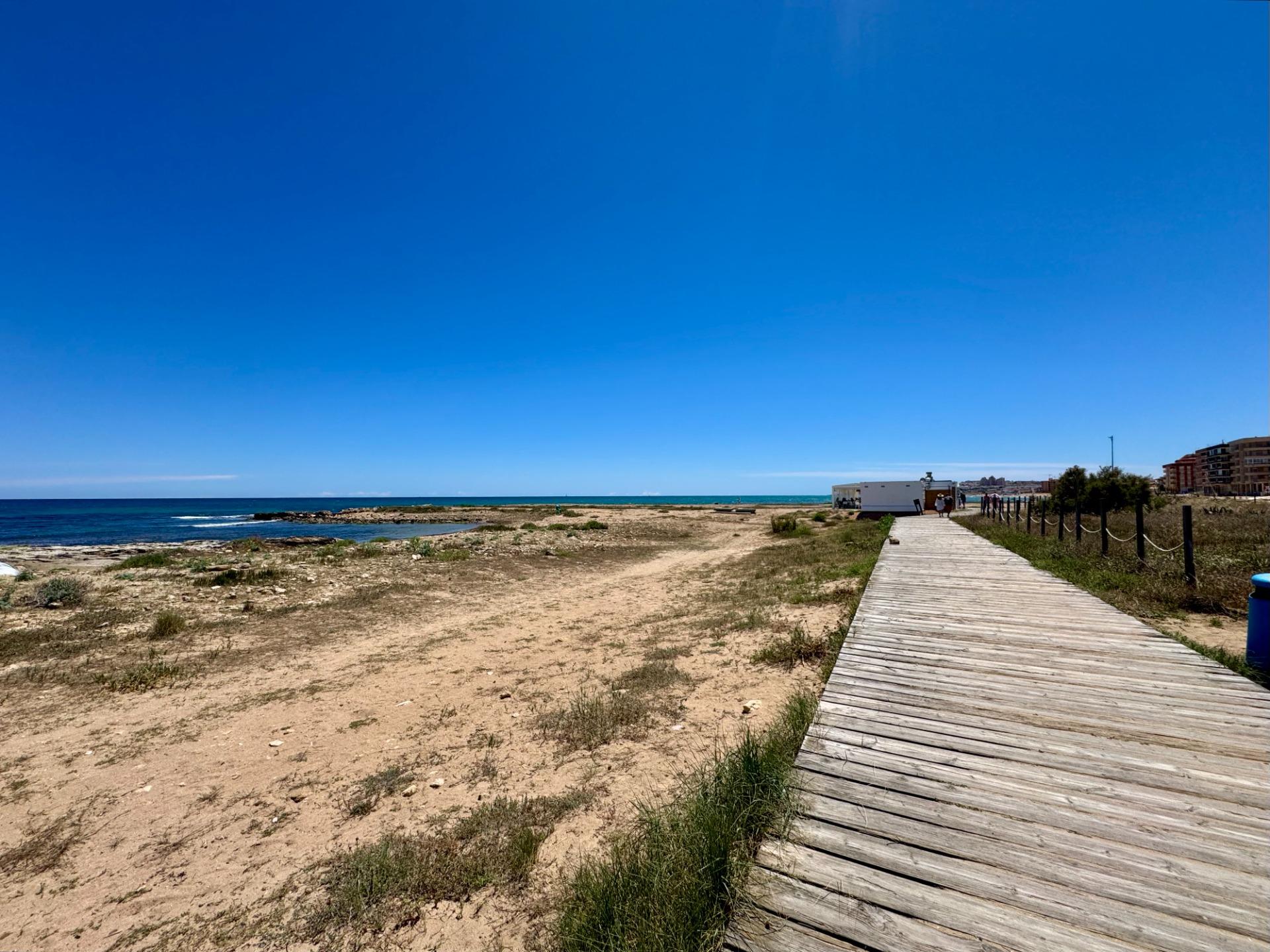 For sale - 2 Bedroom 1 Bathroom Apartment in La Mata - Gaspar Perrelló  - Alicante