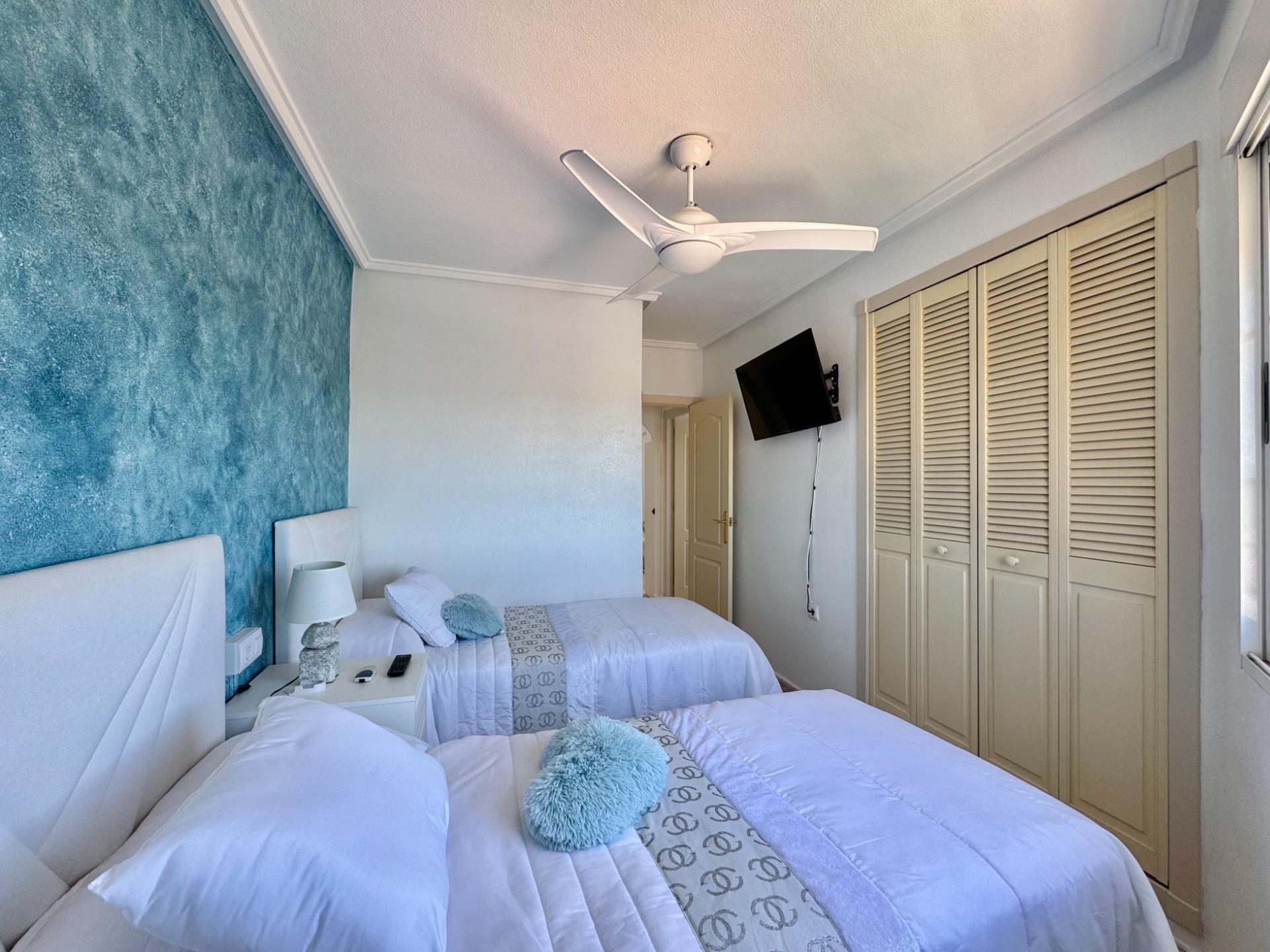 For sale - 2 Bedroom 1 Bathroom Apartment in La Mata - Gaspar Perrelló  - Alicante