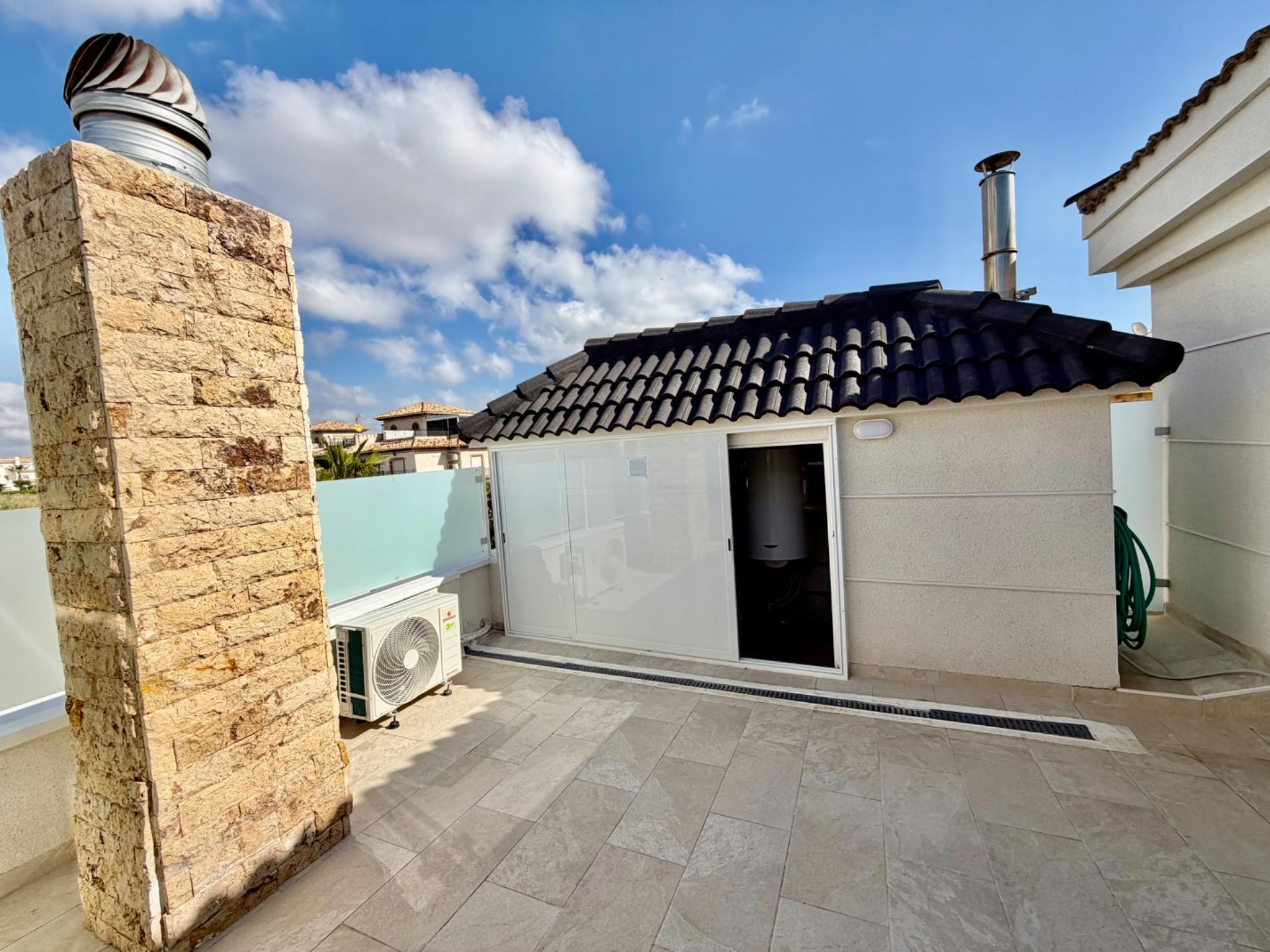 For sale - 4 Bedroom 3 Bathroom Semi Detached in La Zenia  - La Zenia  - Alicante