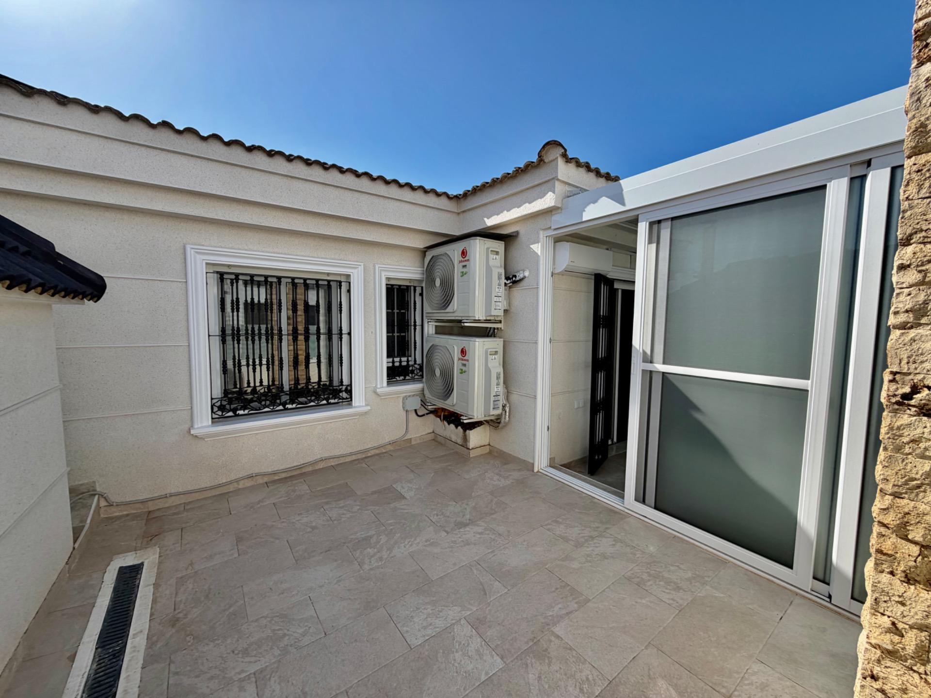 For sale - 4 Bedroom 3 Bathroom Semi Detached in La Zenia  - La Zenia  - Alicante