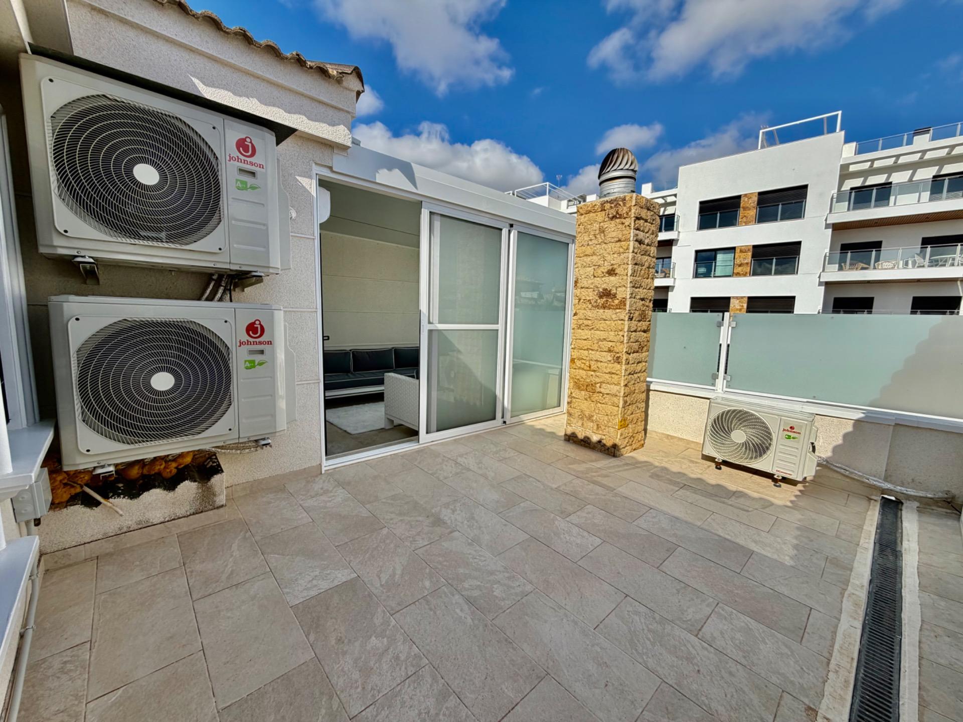 For sale - 4 Bedroom 3 Bathroom Semi Detached in La Zenia  - La Zenia  - Alicante