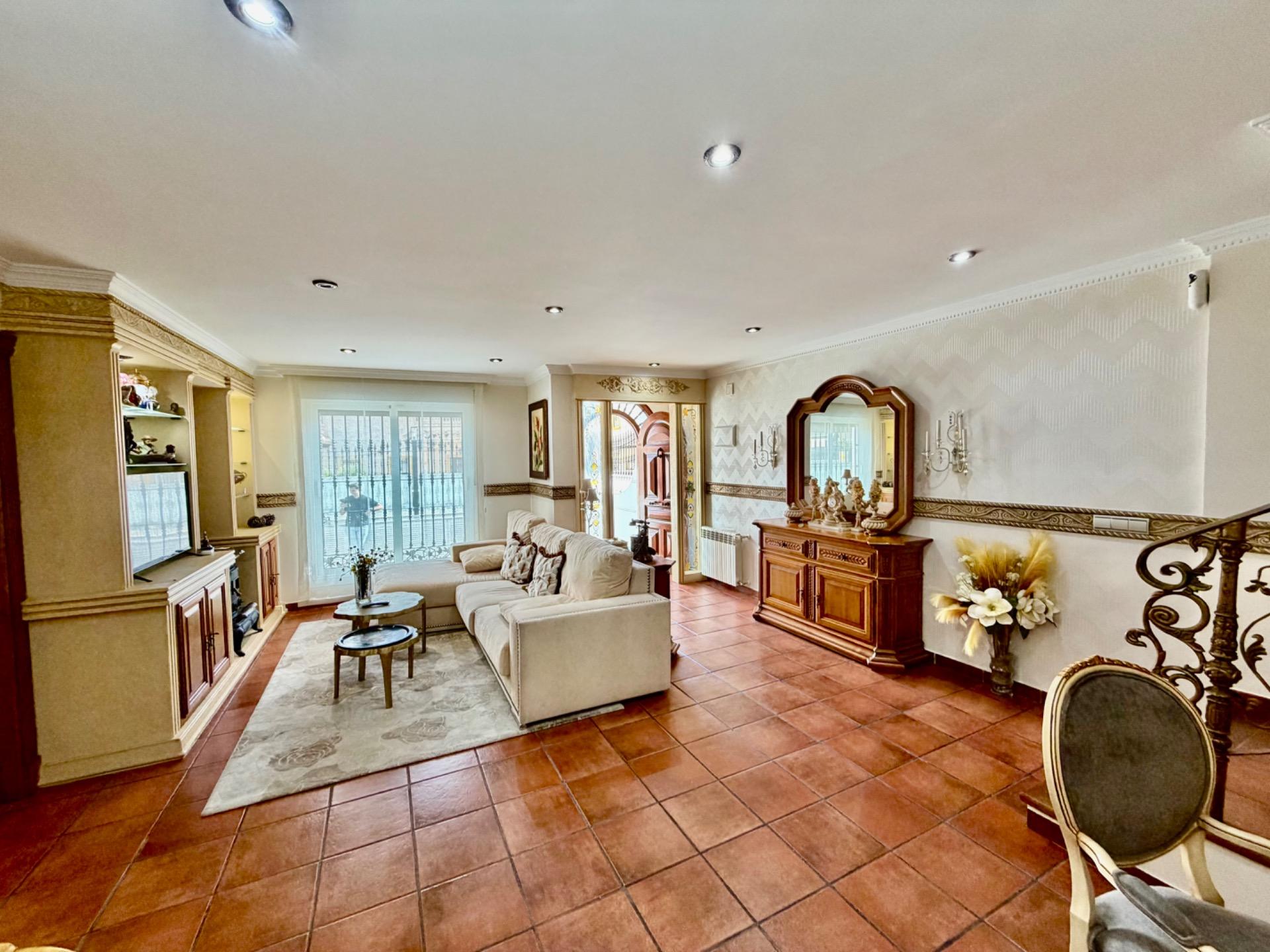 For sale - 4 Bedroom 3 Bathroom Semi Detached in La Zenia  - La Zenia  - Alicante