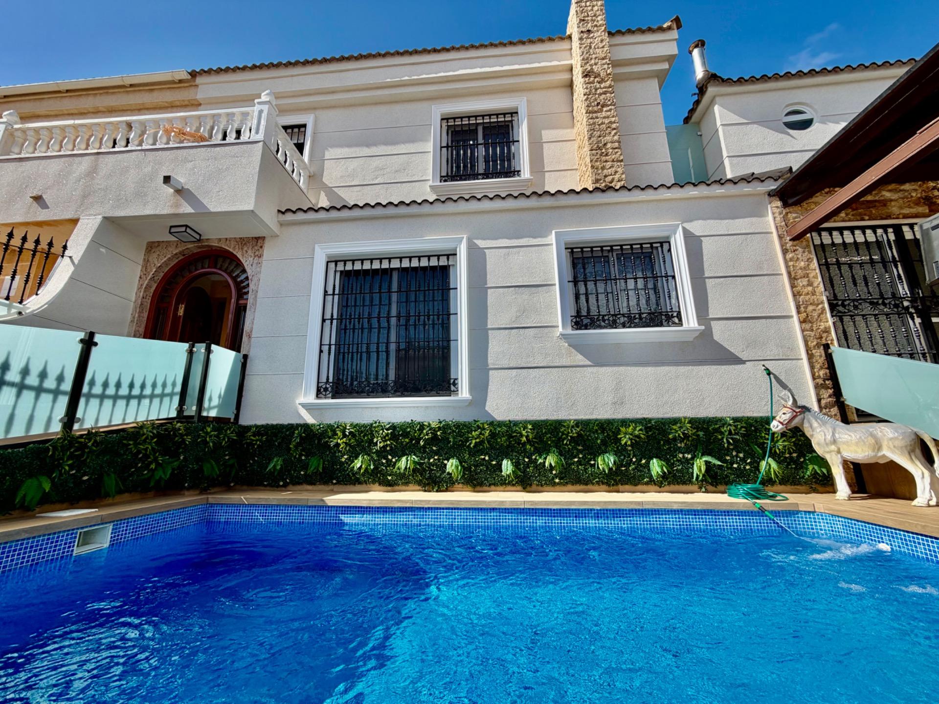 For sale - 4 Bedroom 3 Bathroom Semi Detached in La Zenia  - La Zenia  - Alicante
