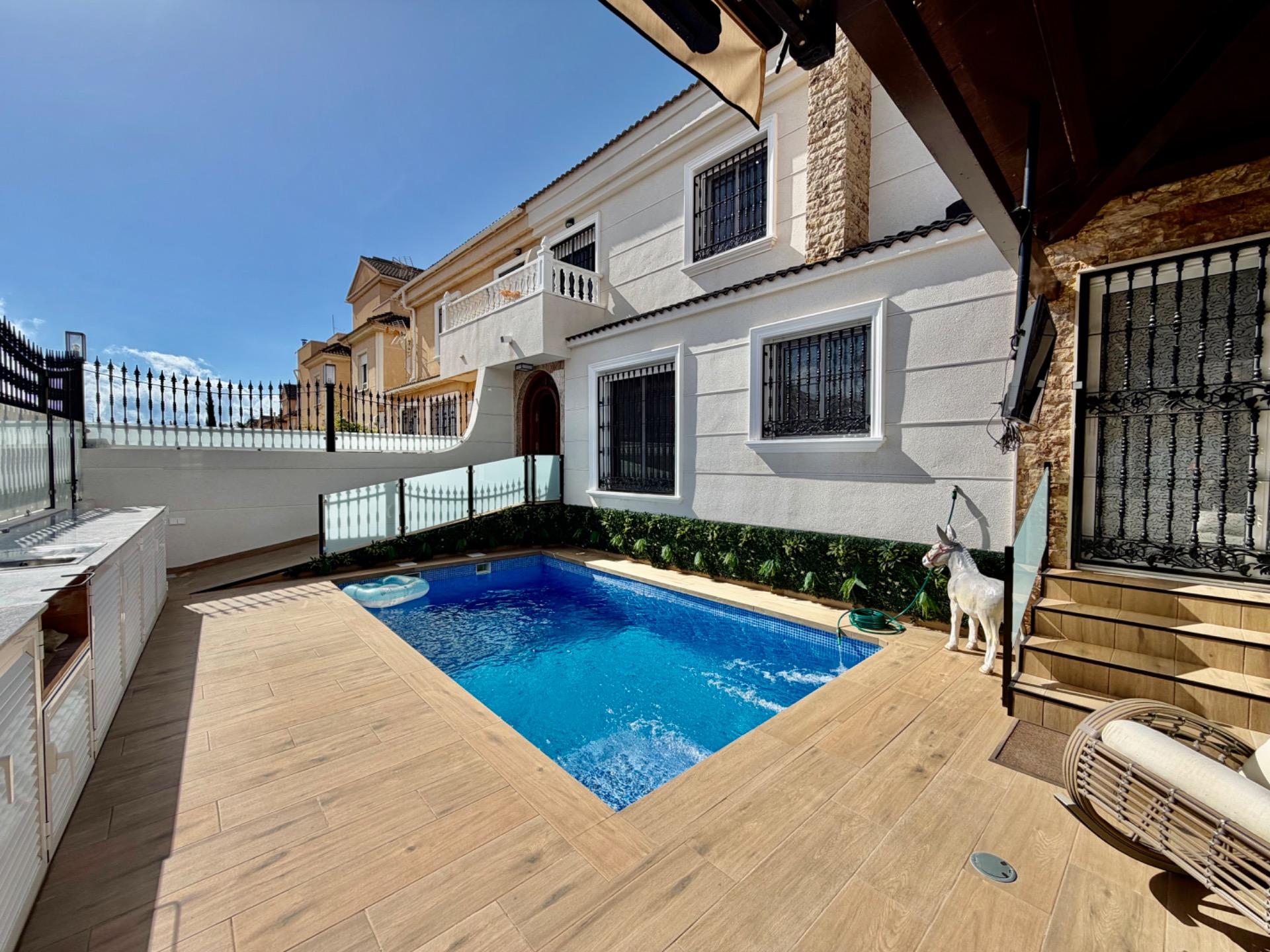For sale - 4 Bedroom 3 Bathroom Semi Detached in La Zenia  - La Zenia  - Alicante