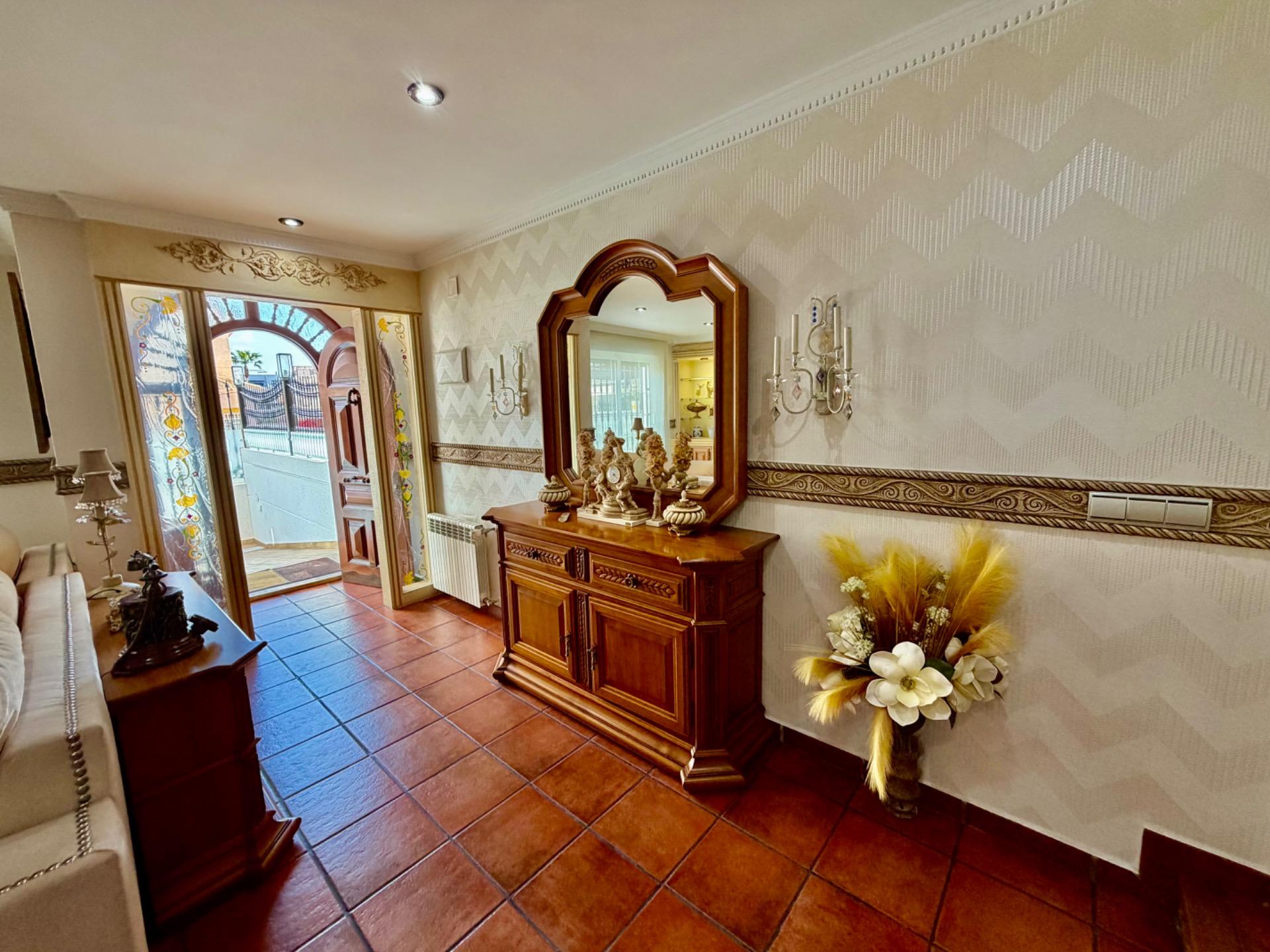 For sale - 4 Bedroom 3 Bathroom Semi Detached in La Zenia  - La Zenia  - Alicante