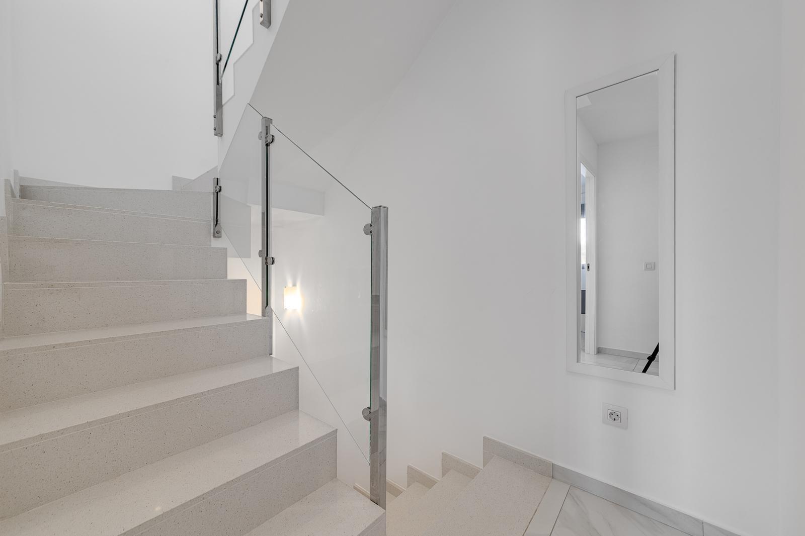 For sale - 3 Bedroom 3 Bathroom Town House in Villamartin - Orihuela Costa  - Alicante