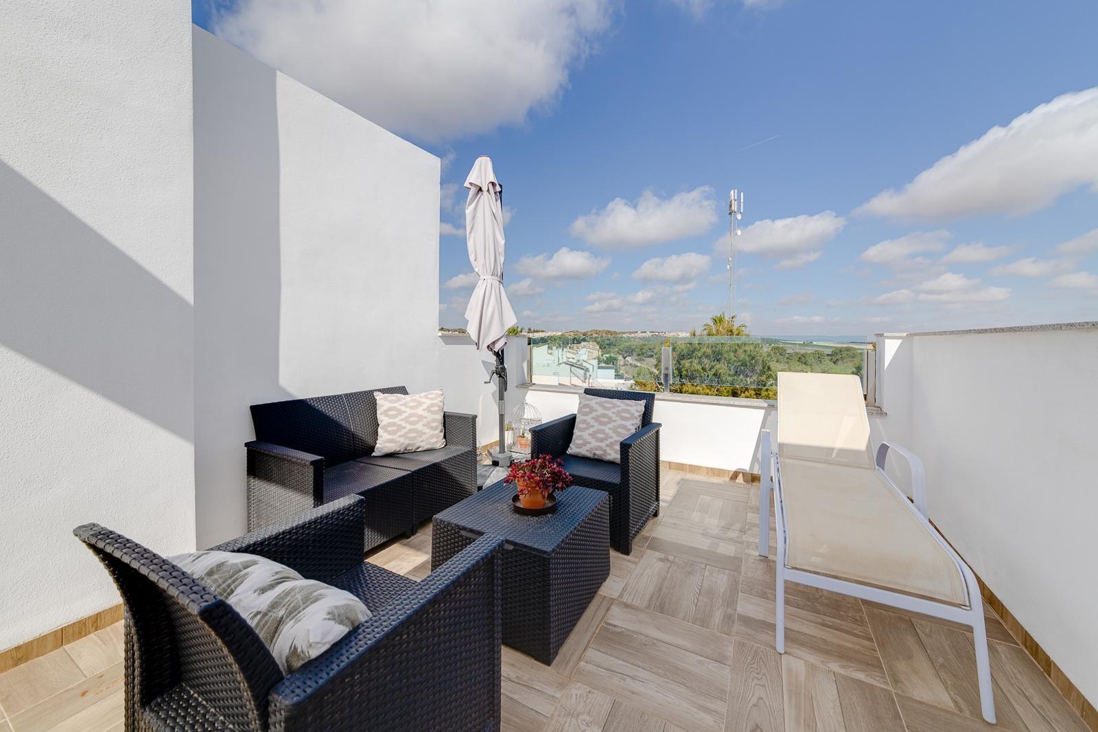 For sale - 3 Bedroom 3 Bathroom Town House in Villamartin - Orihuela Costa  - Alicante