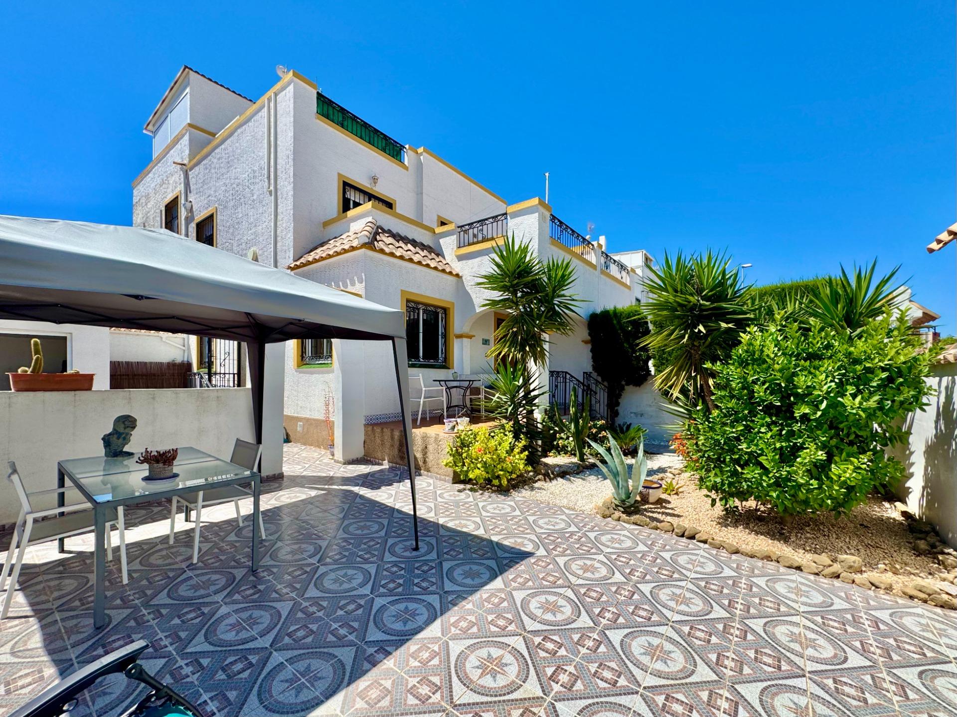 For sale - 3 Bedroom 2 Bathroom Town House in Los Altos  - Los Altos  - Alicante