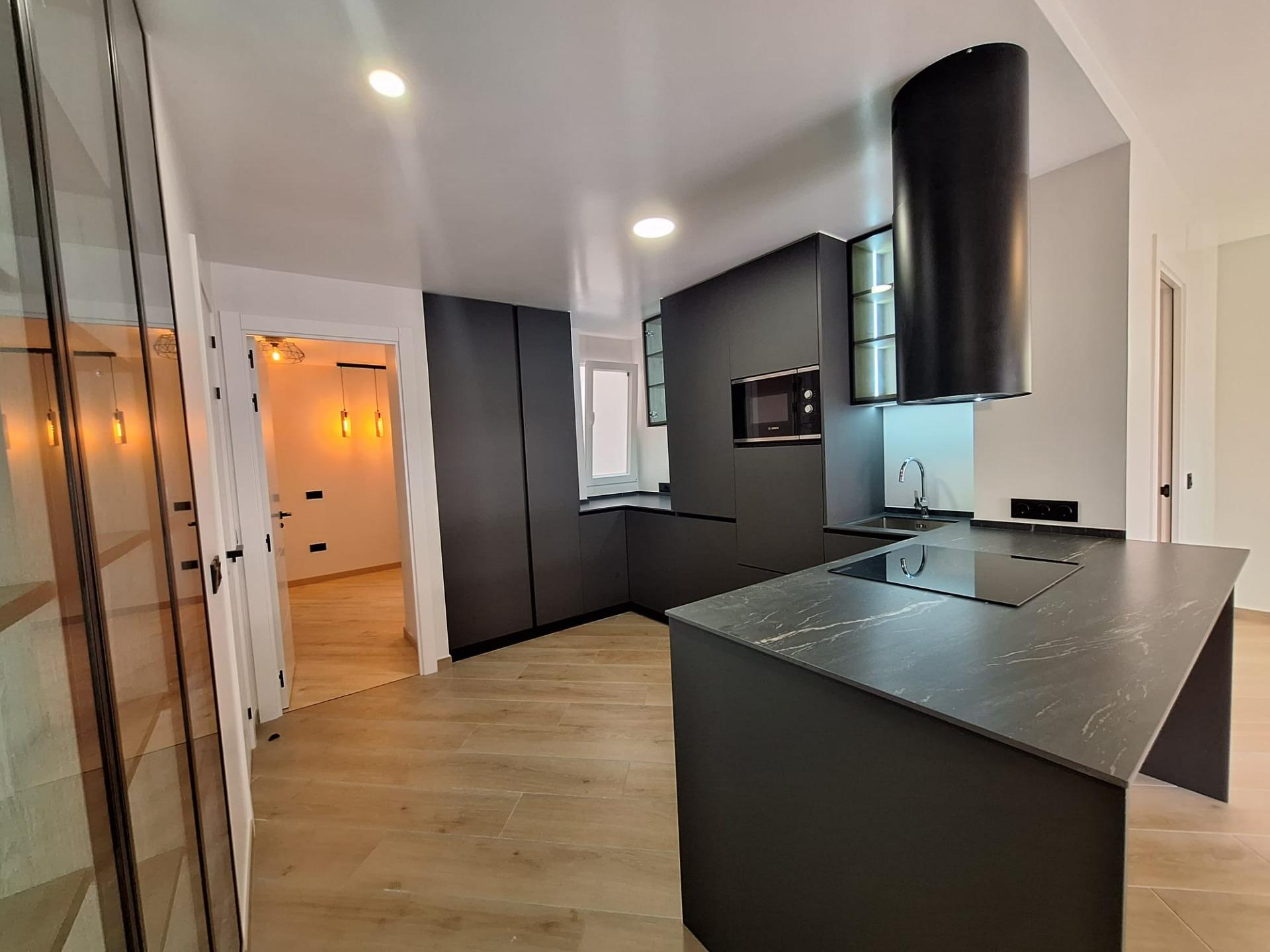 For sale - 3 Bedroom 2 Bathroom Apartment in Torrevieja - Playa De Los Locos  - Alicante