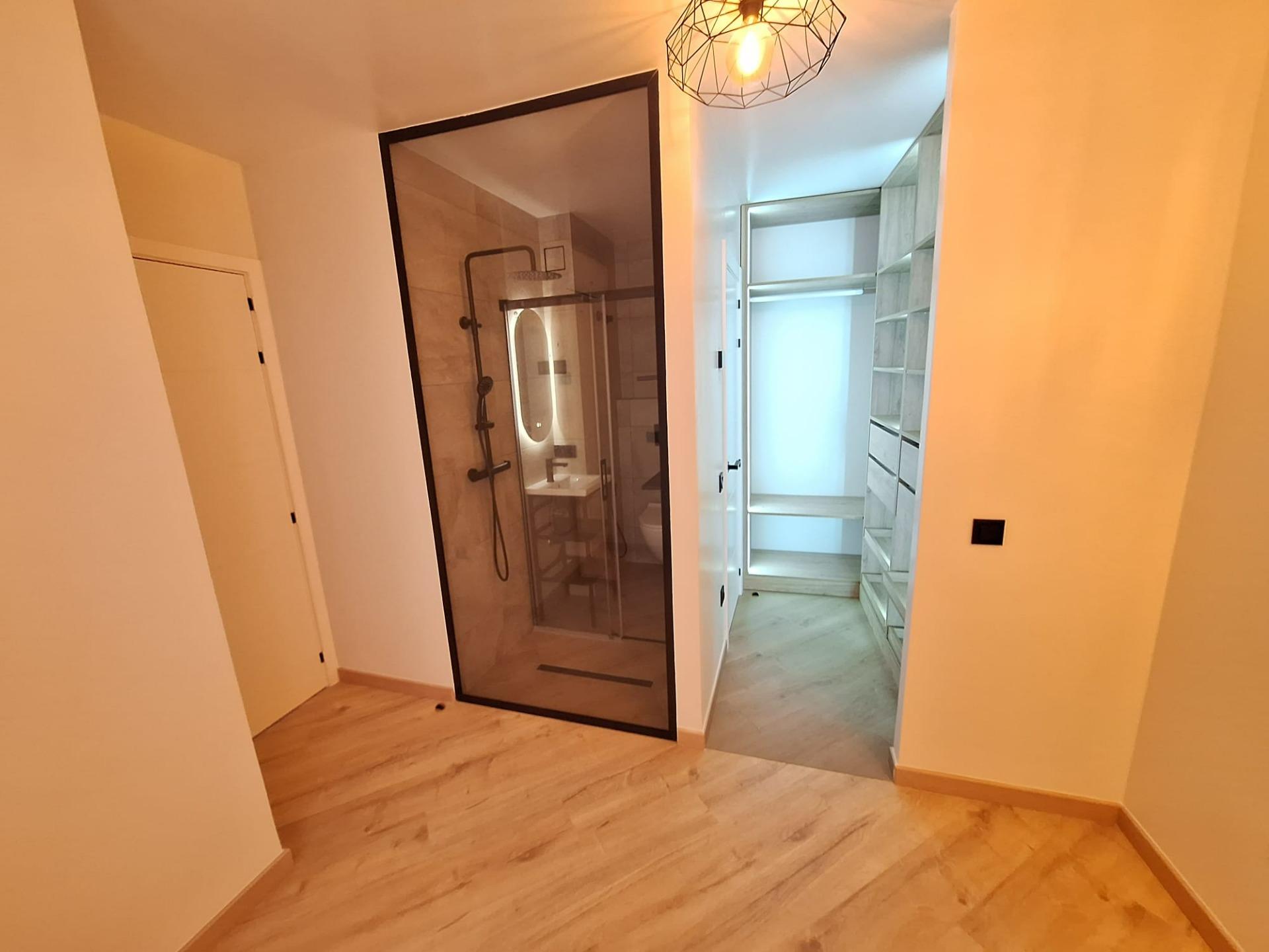 For sale - 3 Bedroom 2 Bathroom Apartment in Torrevieja - Playa De Los Locos  - Alicante