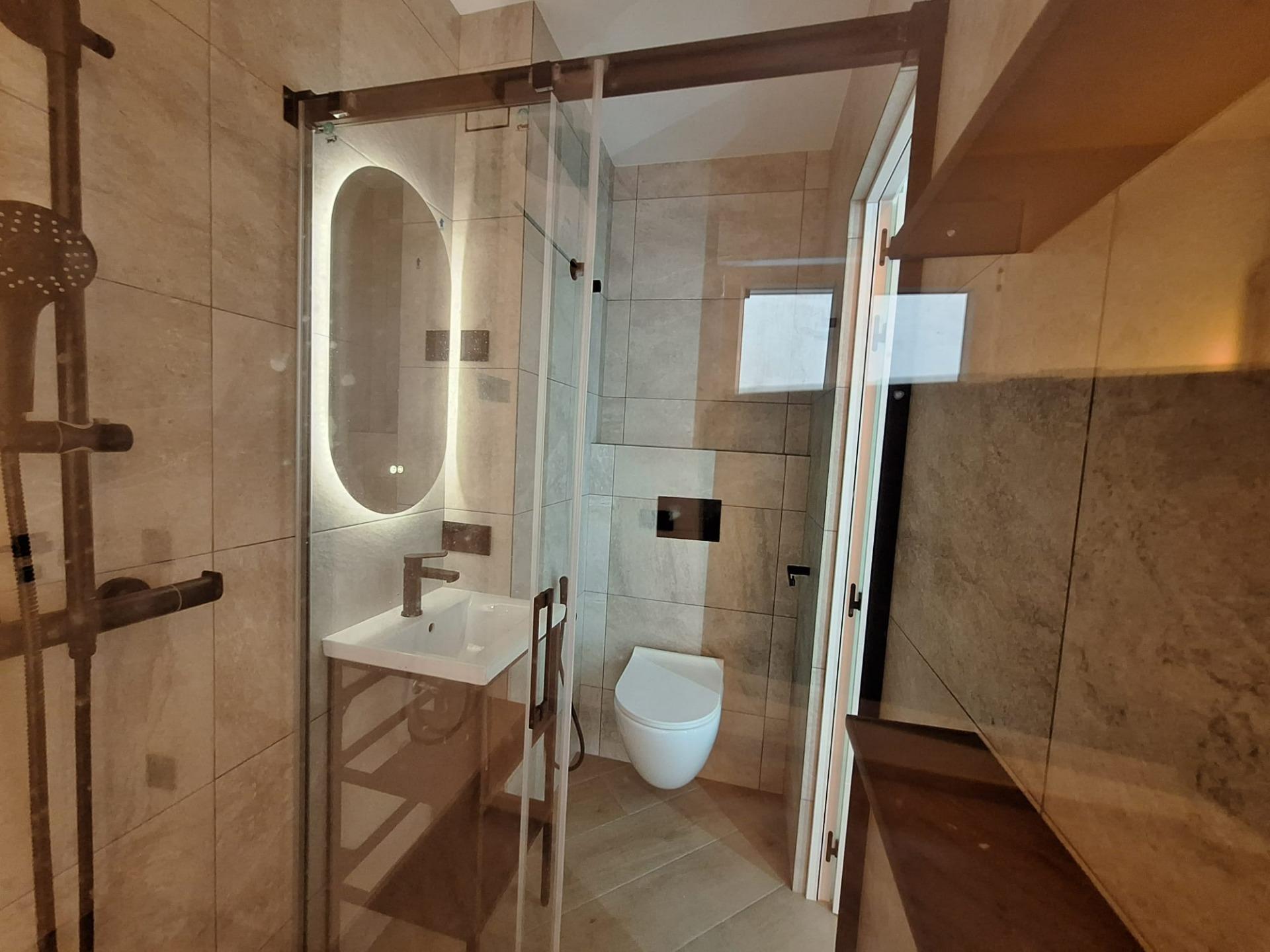 For sale - 3 Bedroom 2 Bathroom Apartment in Torrevieja - Playa De Los Locos  - Alicante