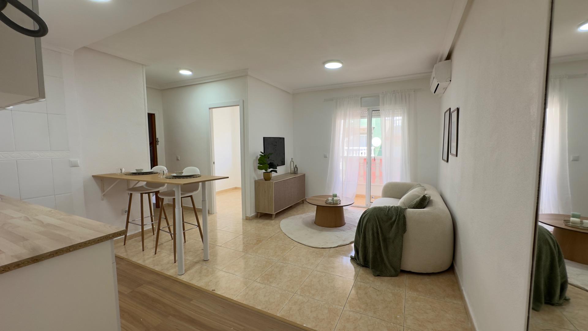 For sale - 2 Bedroom 1 Bathroom Apartment in Torrevieja - Centro  - Alicante