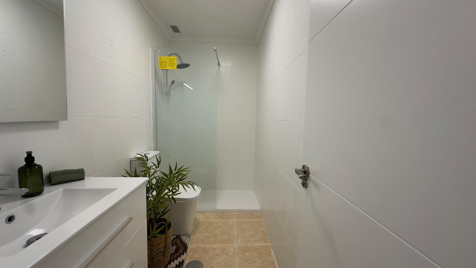 For sale - 2 Bedroom 1 Bathroom Apartment in Torrevieja - Centro  - Alicante
