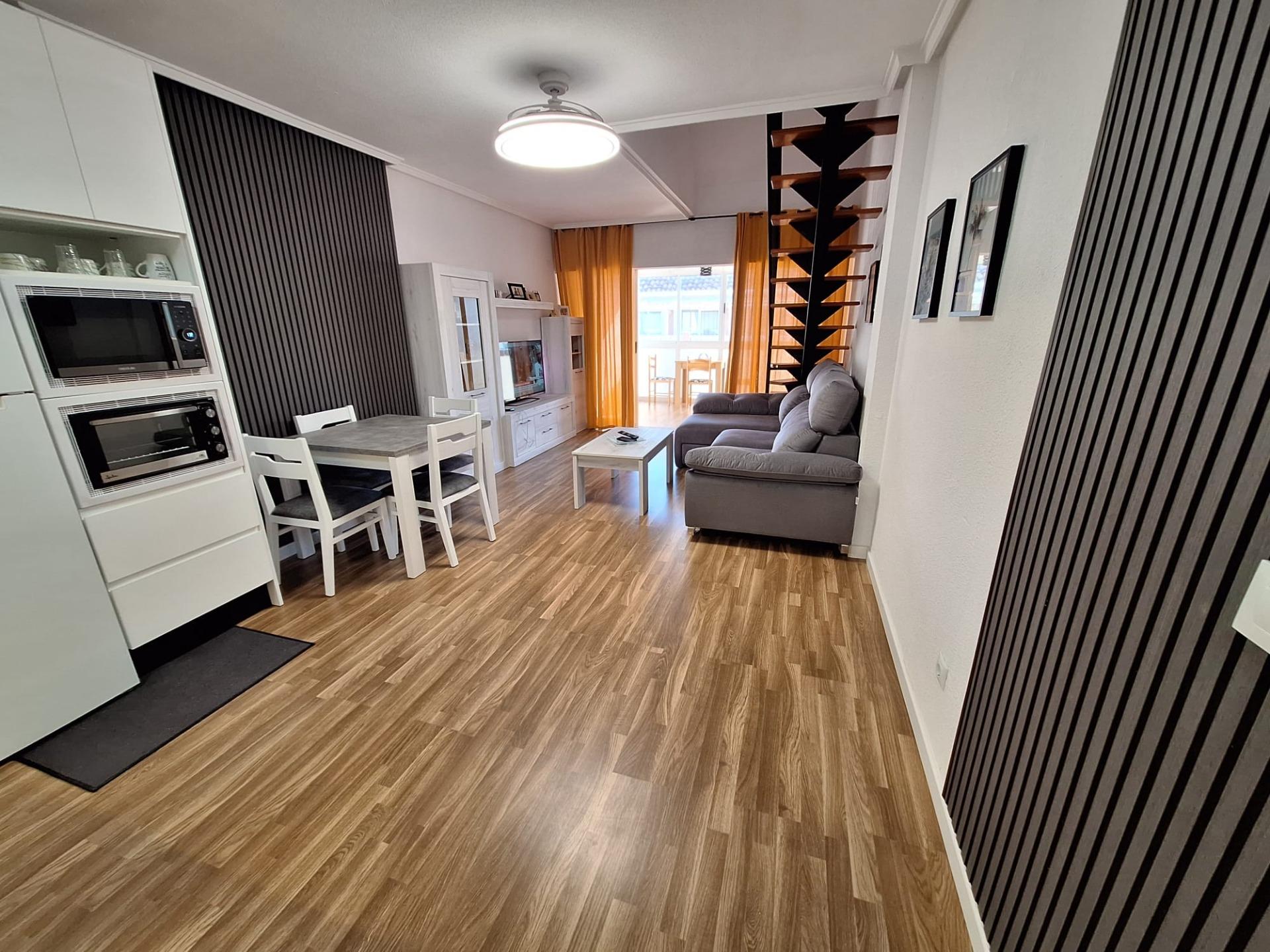 For sale - 3 Bedroom 2 Bathroom Apartment in Torrevieja - Centro  - Alicante