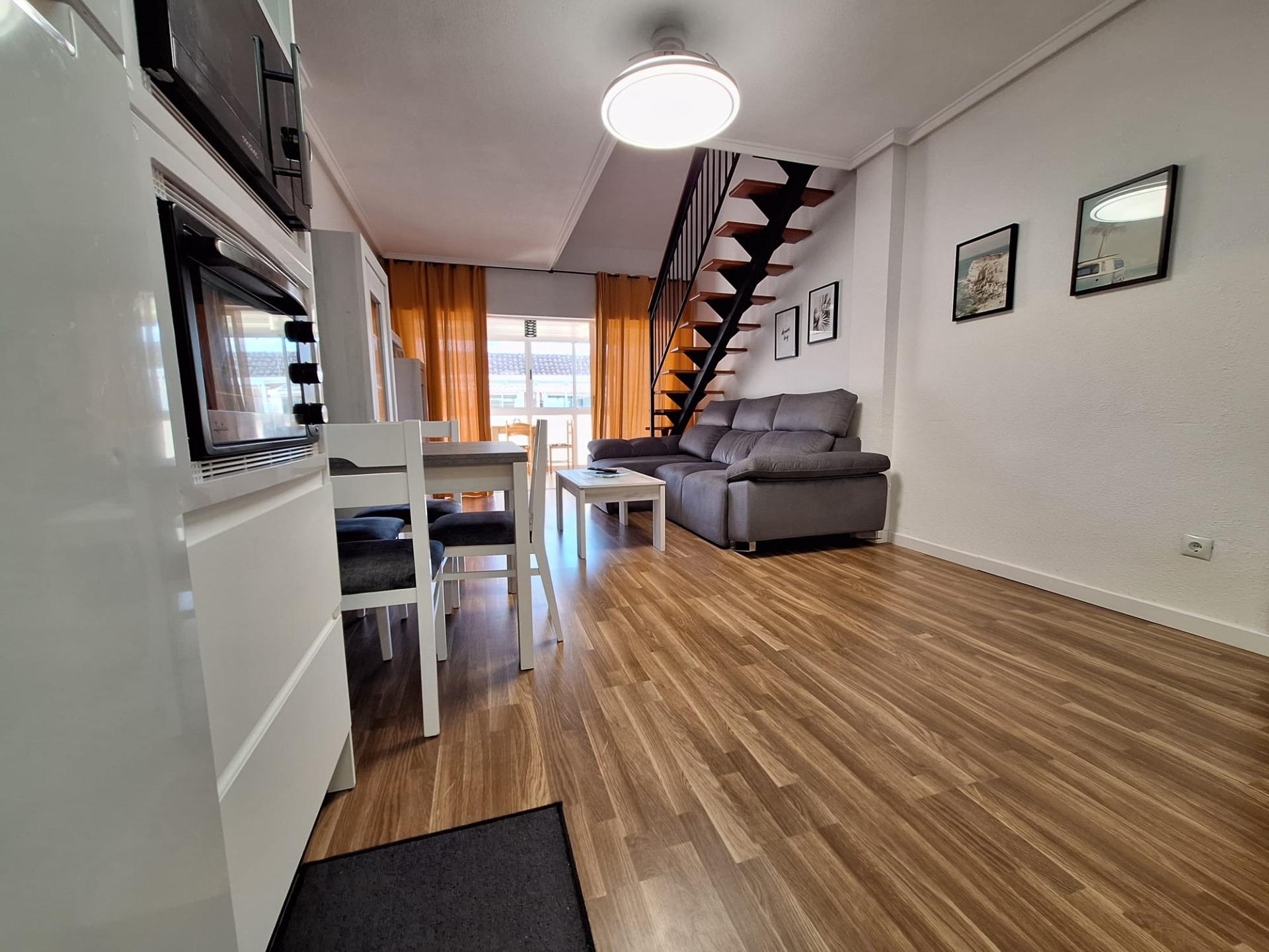 For sale - 3 Bedroom 2 Bathroom Apartment in Torrevieja - Centro  - Alicante