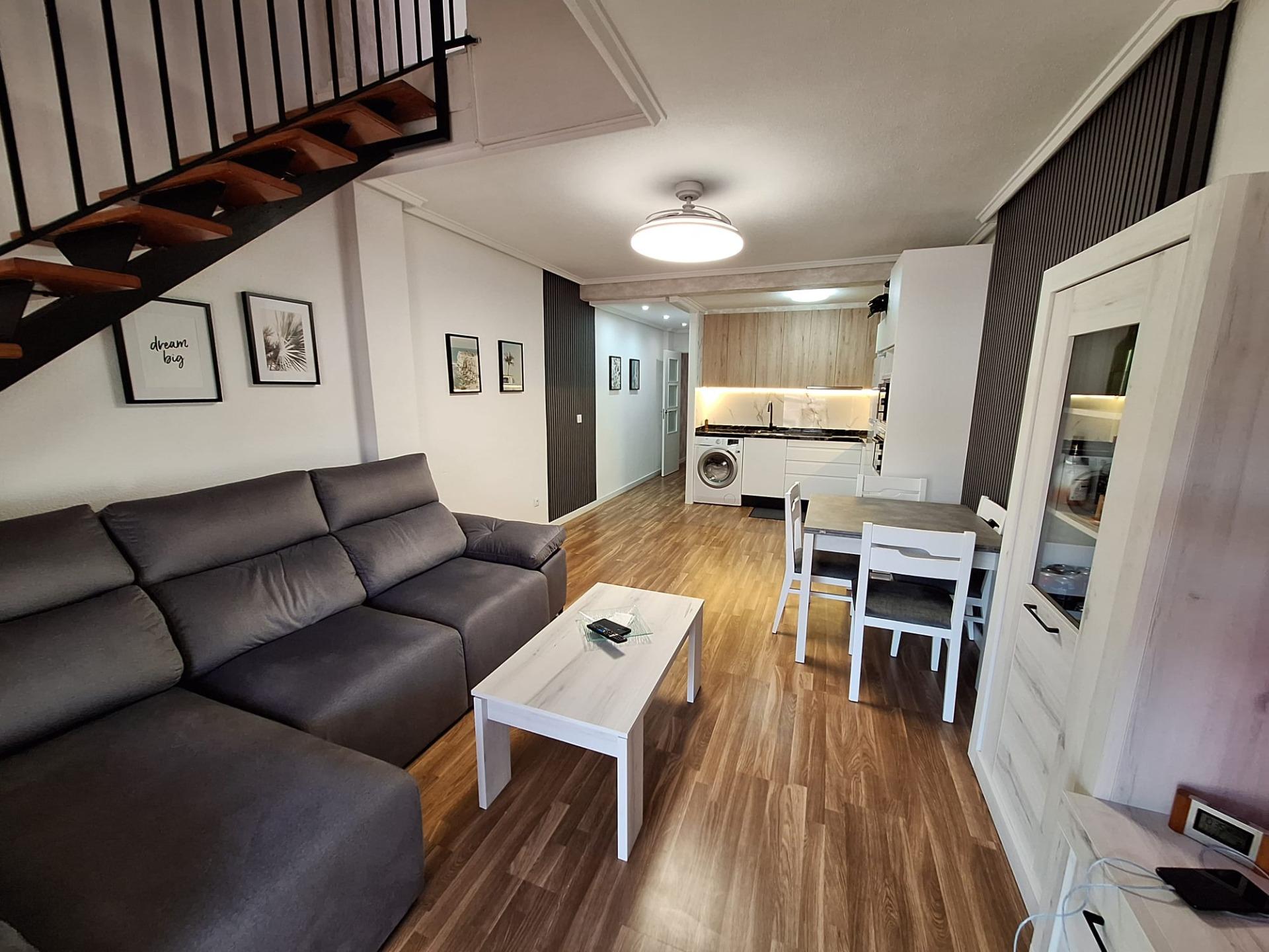 For sale - 3 Bedroom 2 Bathroom Apartment in Torrevieja - Centro  - Alicante