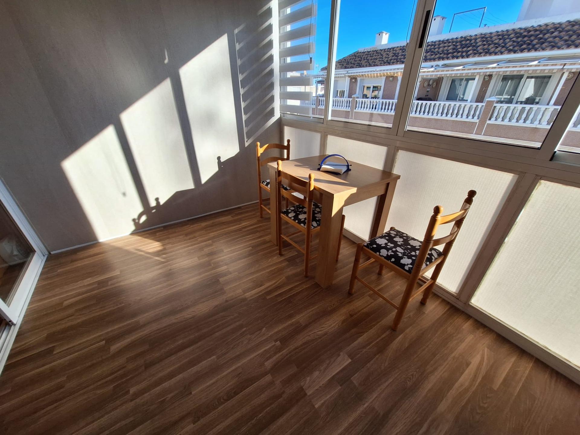 For sale - 3 Bedroom 2 Bathroom Apartment in Torrevieja - Centro  - Alicante