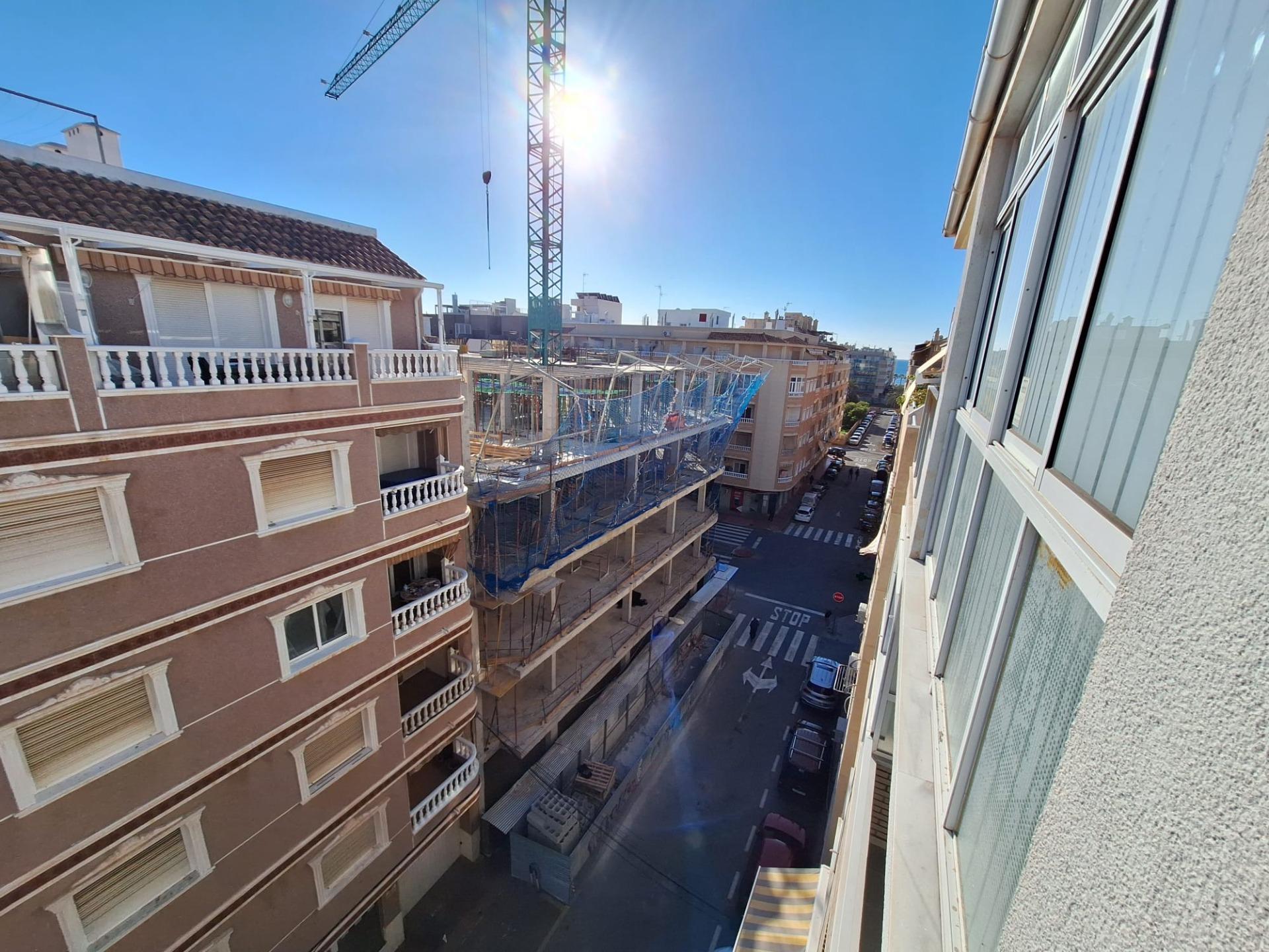 For sale - 3 Bedroom 2 Bathroom Apartment in Torrevieja - Centro  - Alicante