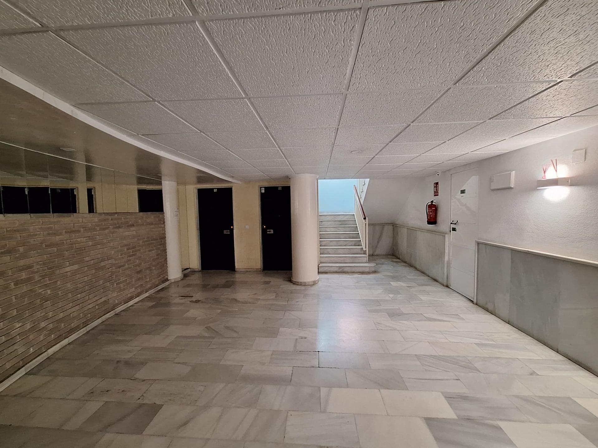 For sale - 3 Bedroom 2 Bathroom Apartment in Torrevieja - Centro  - Alicante