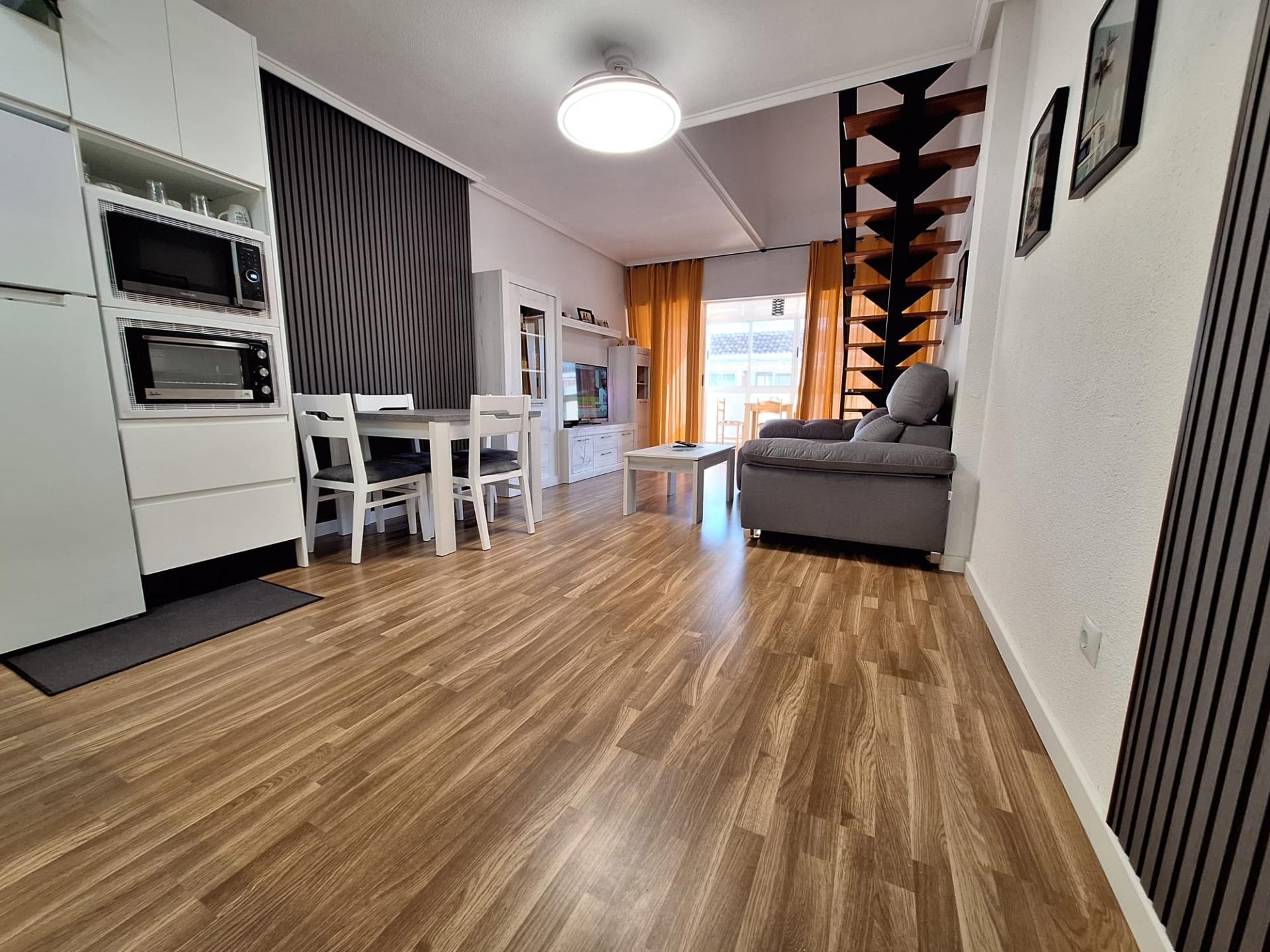 For sale - 3 Bedroom 2 Bathroom Apartment in Torrevieja - Centro  - Alicante