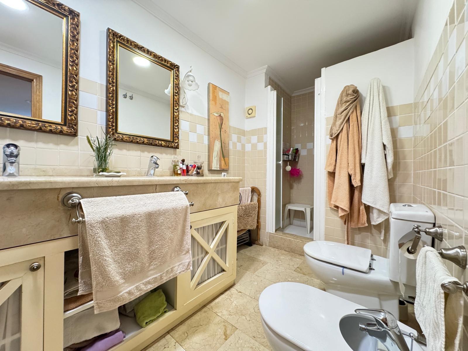 For sale - 4 Bedroom 3 Bathroom Apartment in Torrevieja - Torrevieja  - Alicante