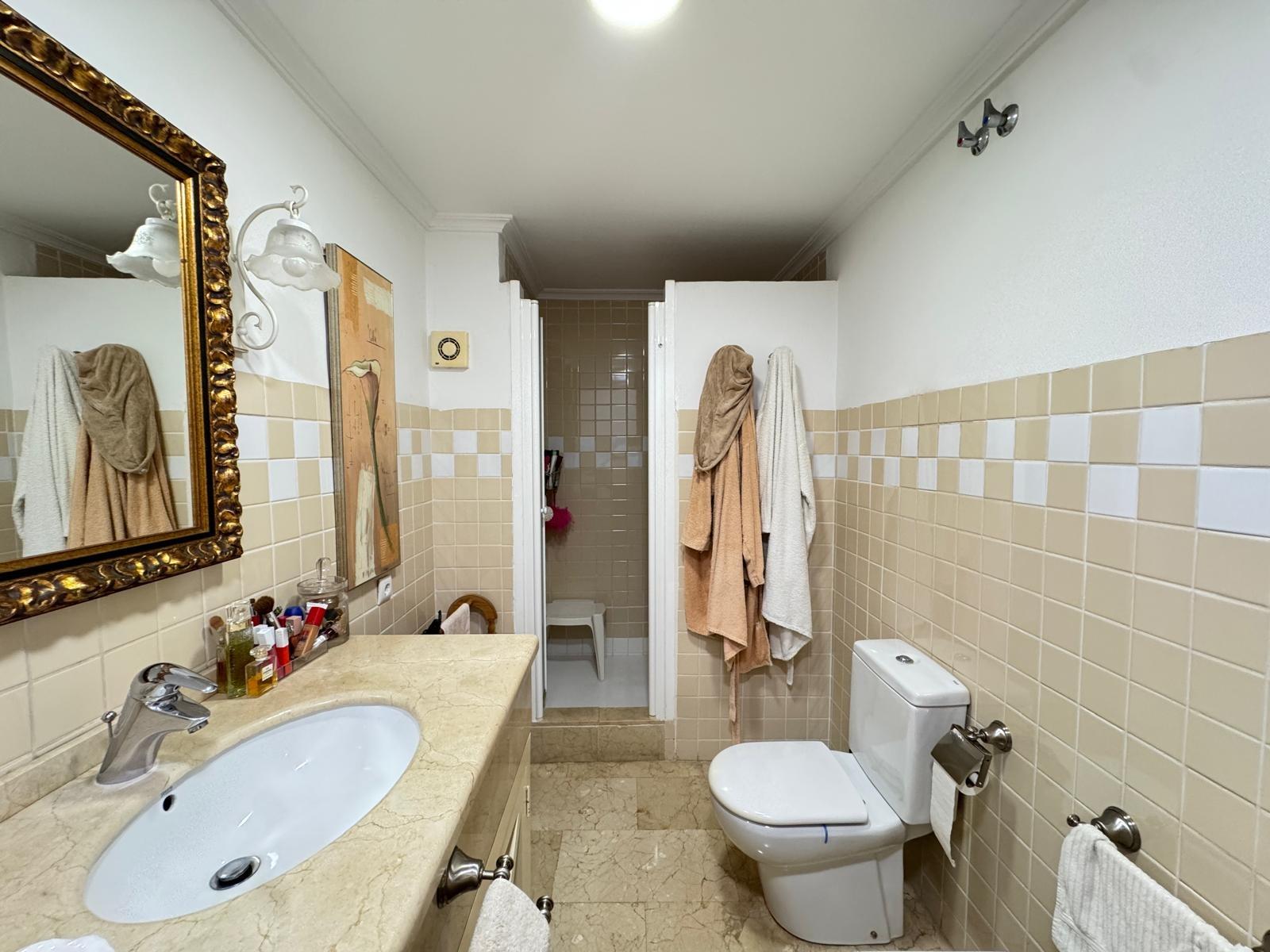 For sale - 4 Bedroom 3 Bathroom Apartment in Torrevieja - Torrevieja  - Alicante