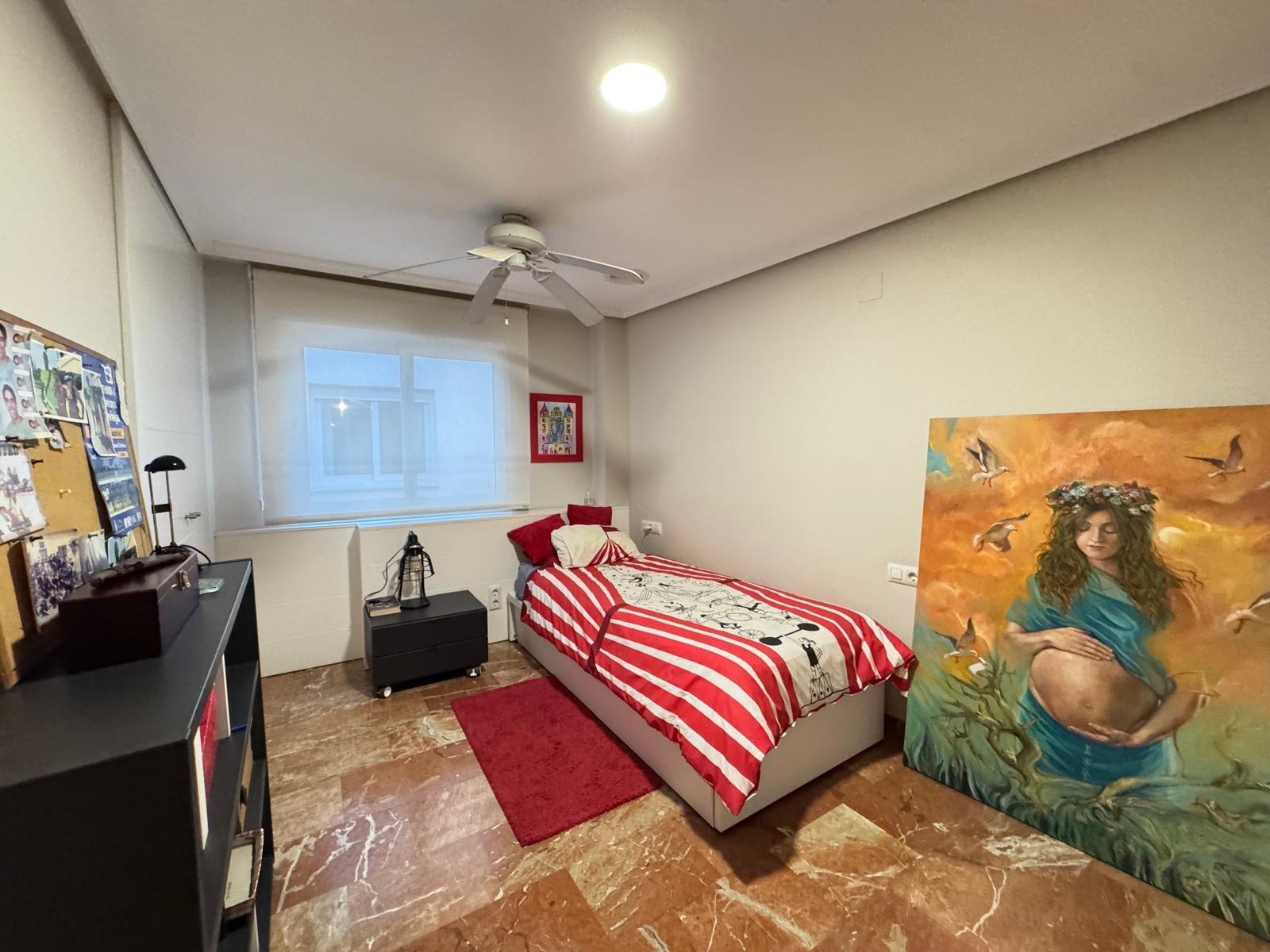 For sale - 4 Bedroom 3 Bathroom Apartment in Torrevieja - Torrevieja  - Alicante