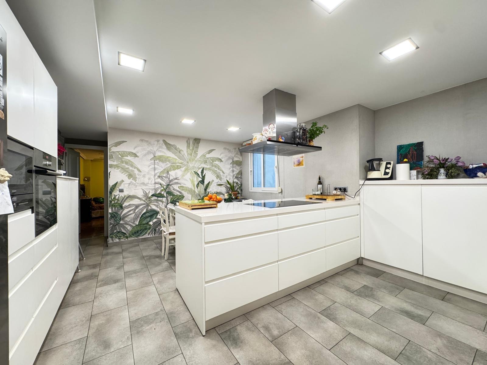 For sale - 4 Bedroom 3 Bathroom Apartment in Torrevieja - Torrevieja  - Alicante