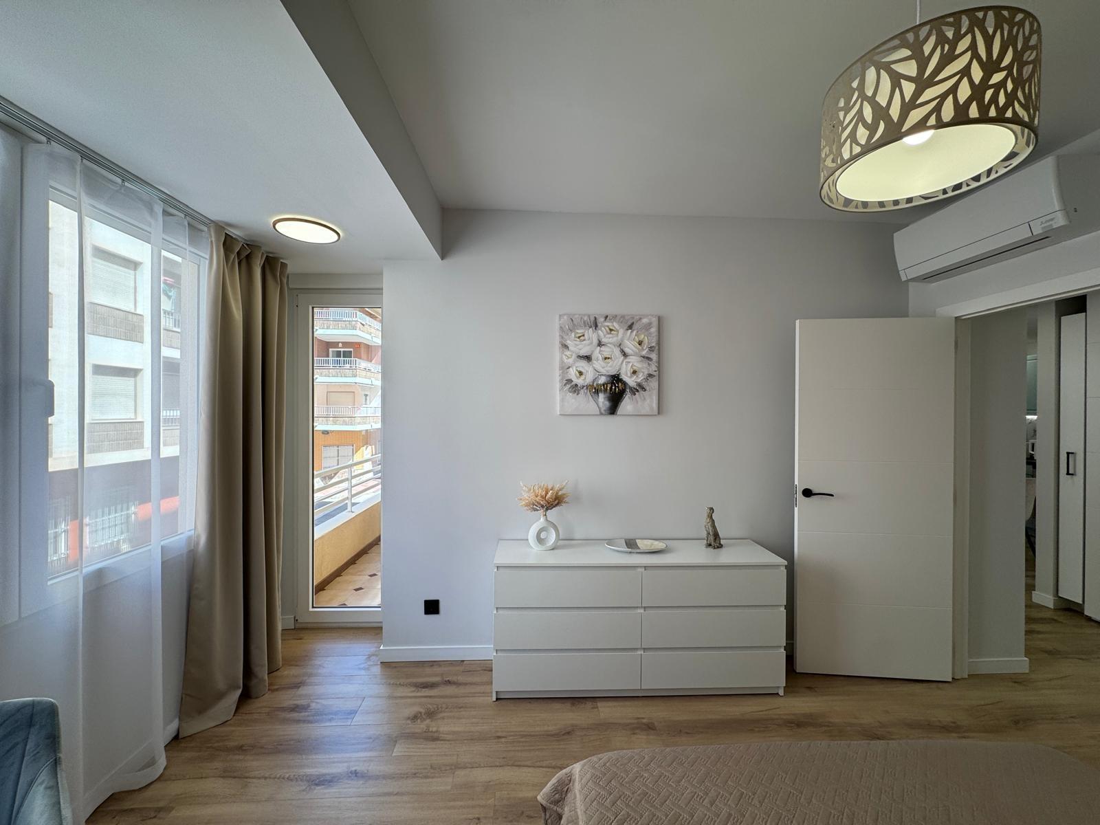 For sale - 3 Bedroom 1 Bathroom Apartment in Torrevieja - Playa Del Cura  - Alicante