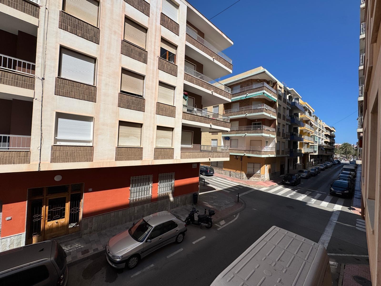 For sale - 3 Bedroom 1 Bathroom Apartment in Torrevieja - Playa Del Cura  - Alicante