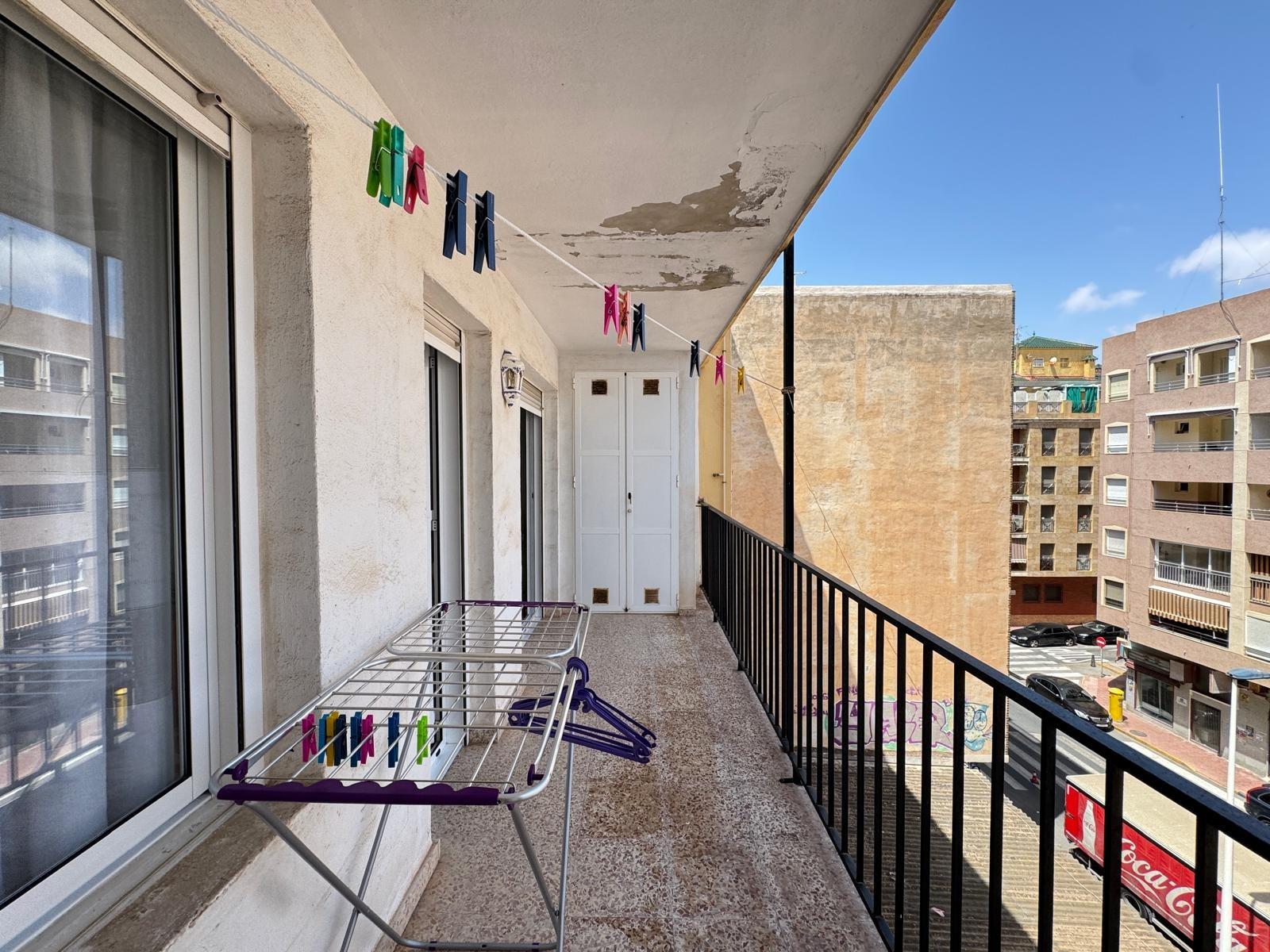 For sale - 3 Bedroom 2 Bathroom Apartment in Torrevieja - Playa Del Cura  - Alicante