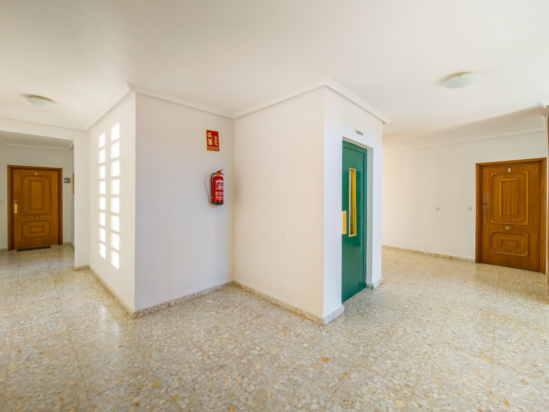 For sale - 3 Bedroom 2 Bathroom Apartment in Torrevieja - Playa Del Cura  - Alicante