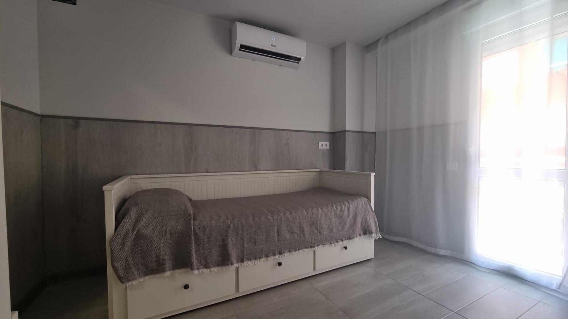 For sale - 3 Bedroom 3 Bathroom Apartment in Torrevieja - Centro  - Alicante