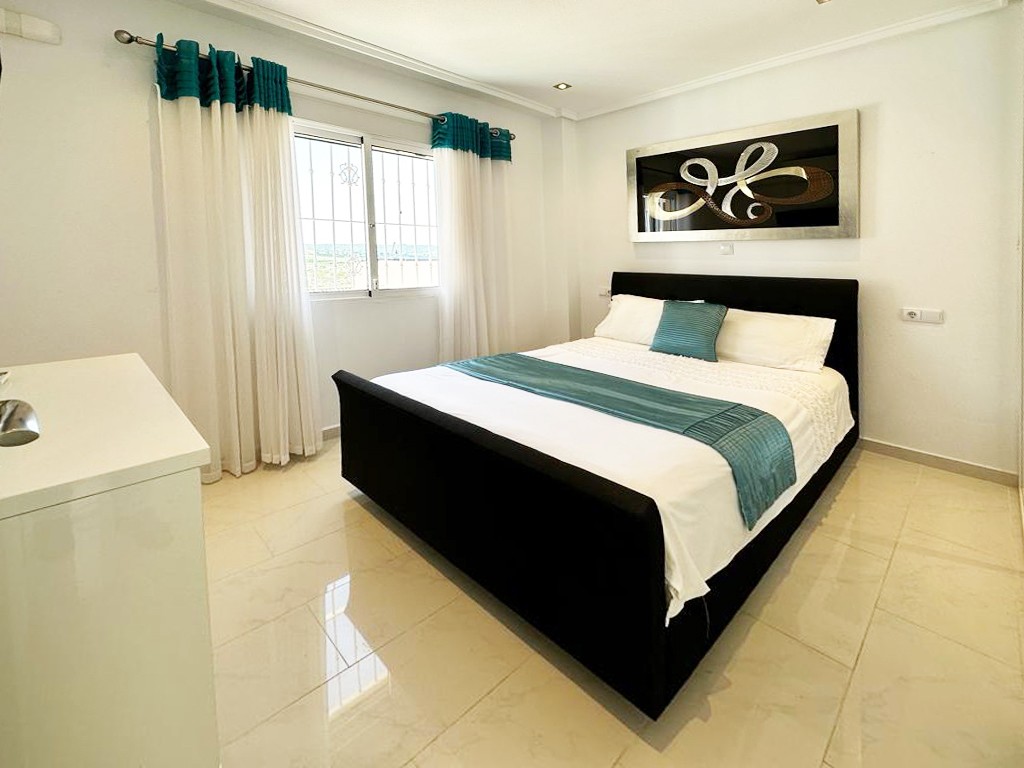 For sale - 4 Bedroom 4 Bathroom Villa in San Miguel de Salinas - Inland  - Alicante