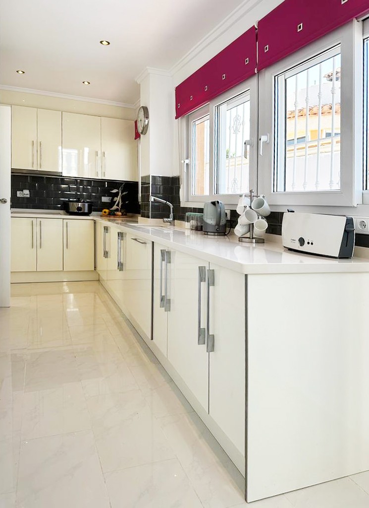 For sale - 4 Bedroom 4 Bathroom Villa in San Miguel de Salinas - Inland  - Alicante