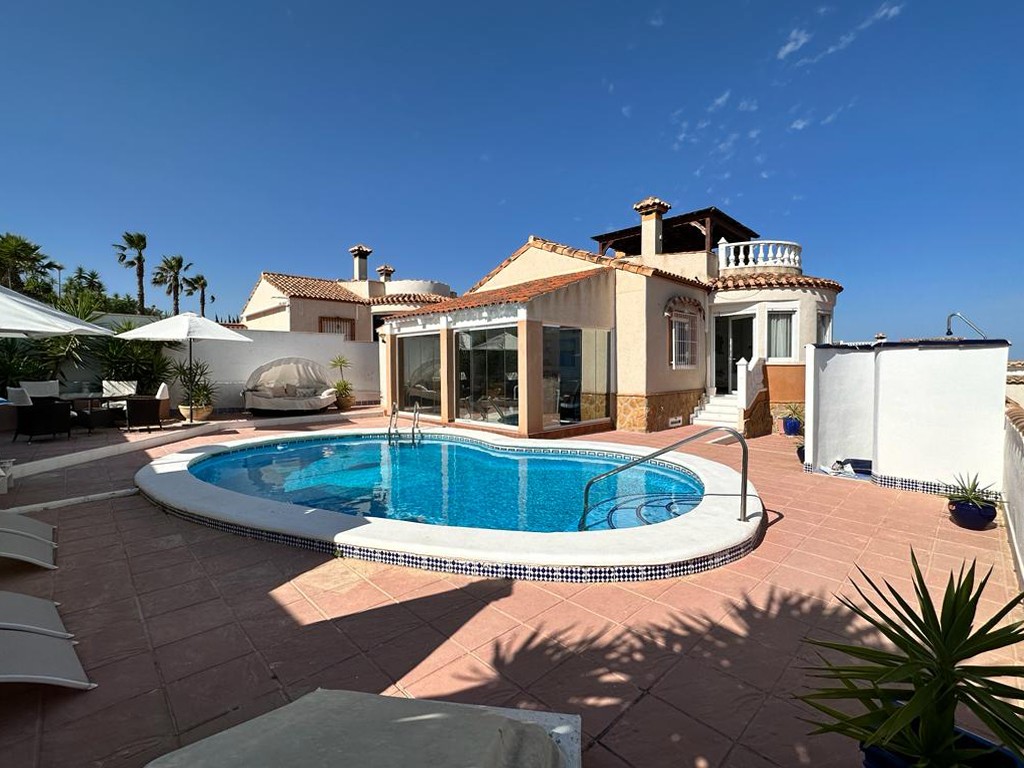 For sale - 4 Bedroom 4 Bathroom Villa in San Miguel de Salinas - Inland  - Alicante