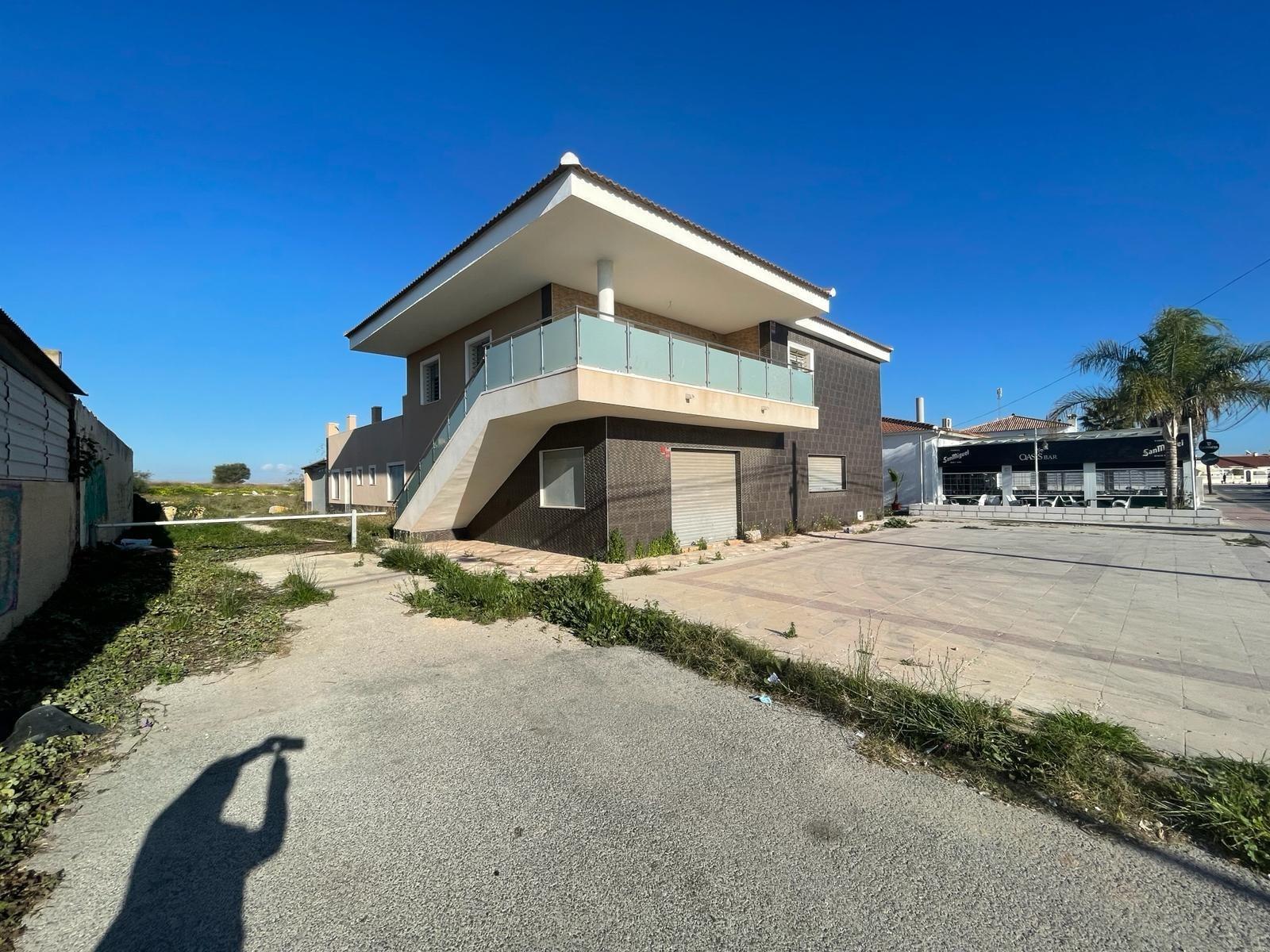 For sale - 3 Bedroom 5 Bathroom Villa in Torrevieja - La Siesta - El Salado - Torreta  - Alicante