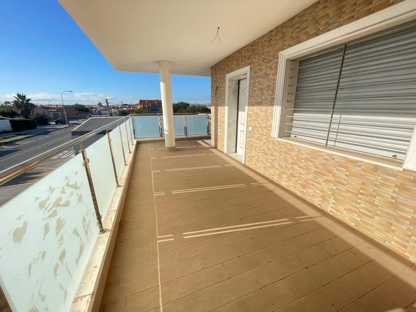 For sale - 3 Bedroom 5 Bathroom Villa in Torrevieja - La Siesta - El Salado - Torreta  - Alicante